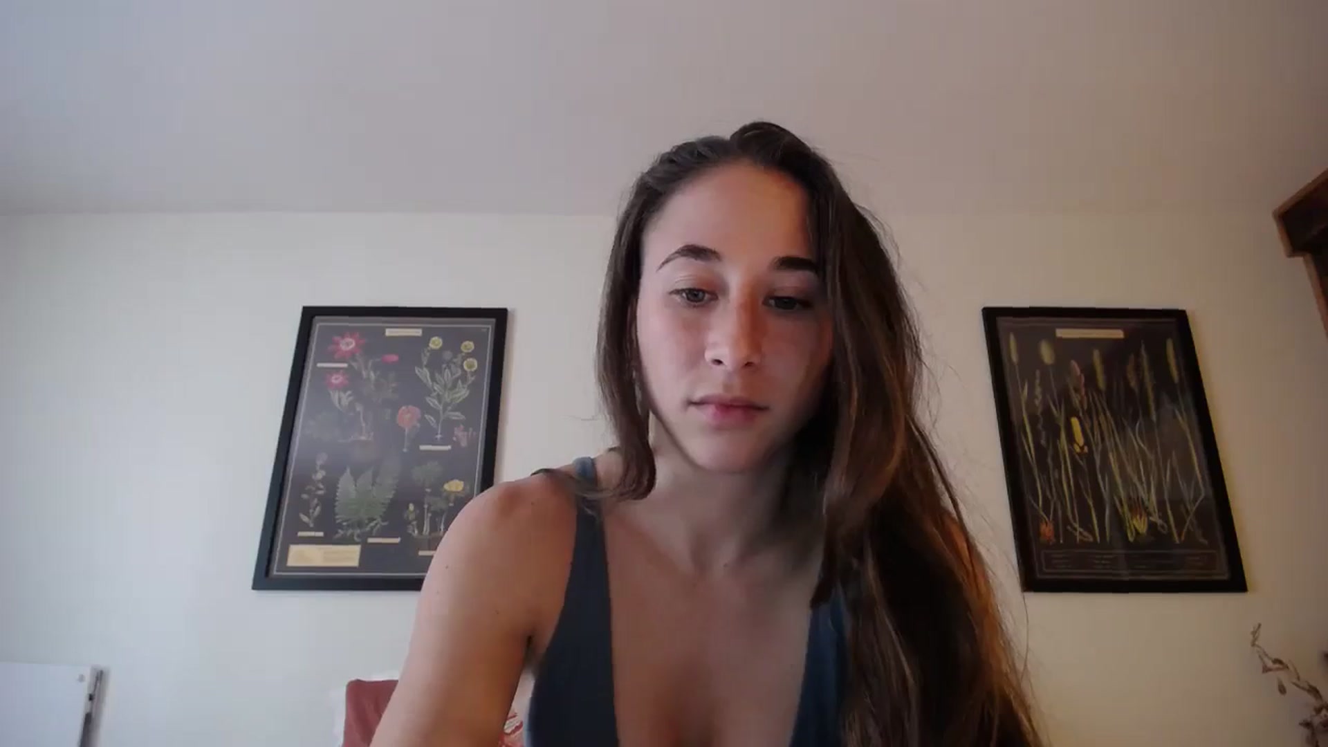 Gallery image thumbnail from Cutelittlefox's myfreecams stream on, 03/25/2025, 18:40 image 18 of 20