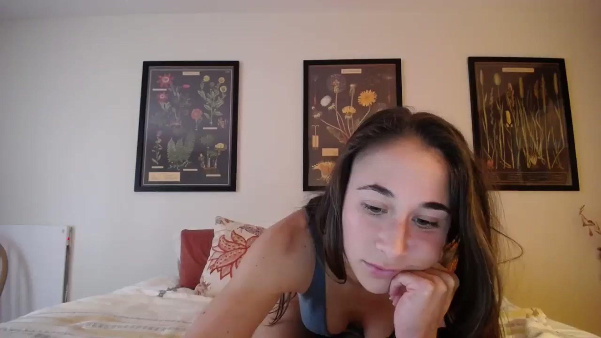 Gallery image thumbnail from Cutelittlefox's myfreecams stream on, 03/25/2025, 21:34 image 5 of 20