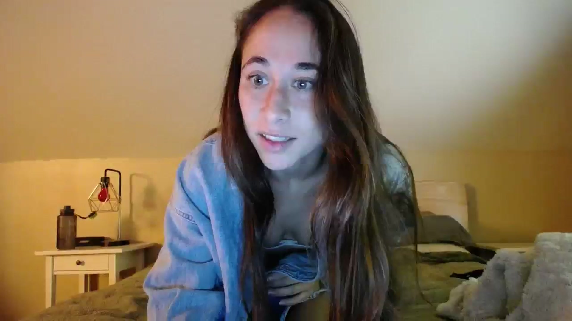 Gallery image thumbnail from Cutelittlefox's myfreecams stream on, 04/28/2025, 18:51 image 13 of 20