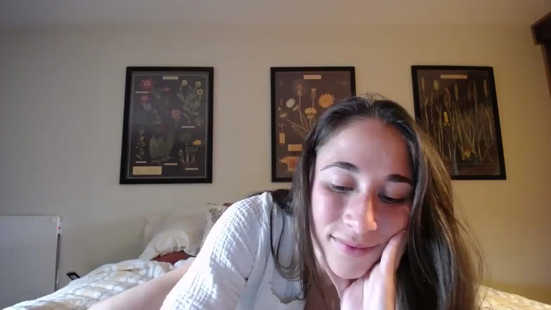 Gallery image thumbnail from Cutelittlefox's myfreecams stream on, 05/11/2025, 21:17 image 19 of 20