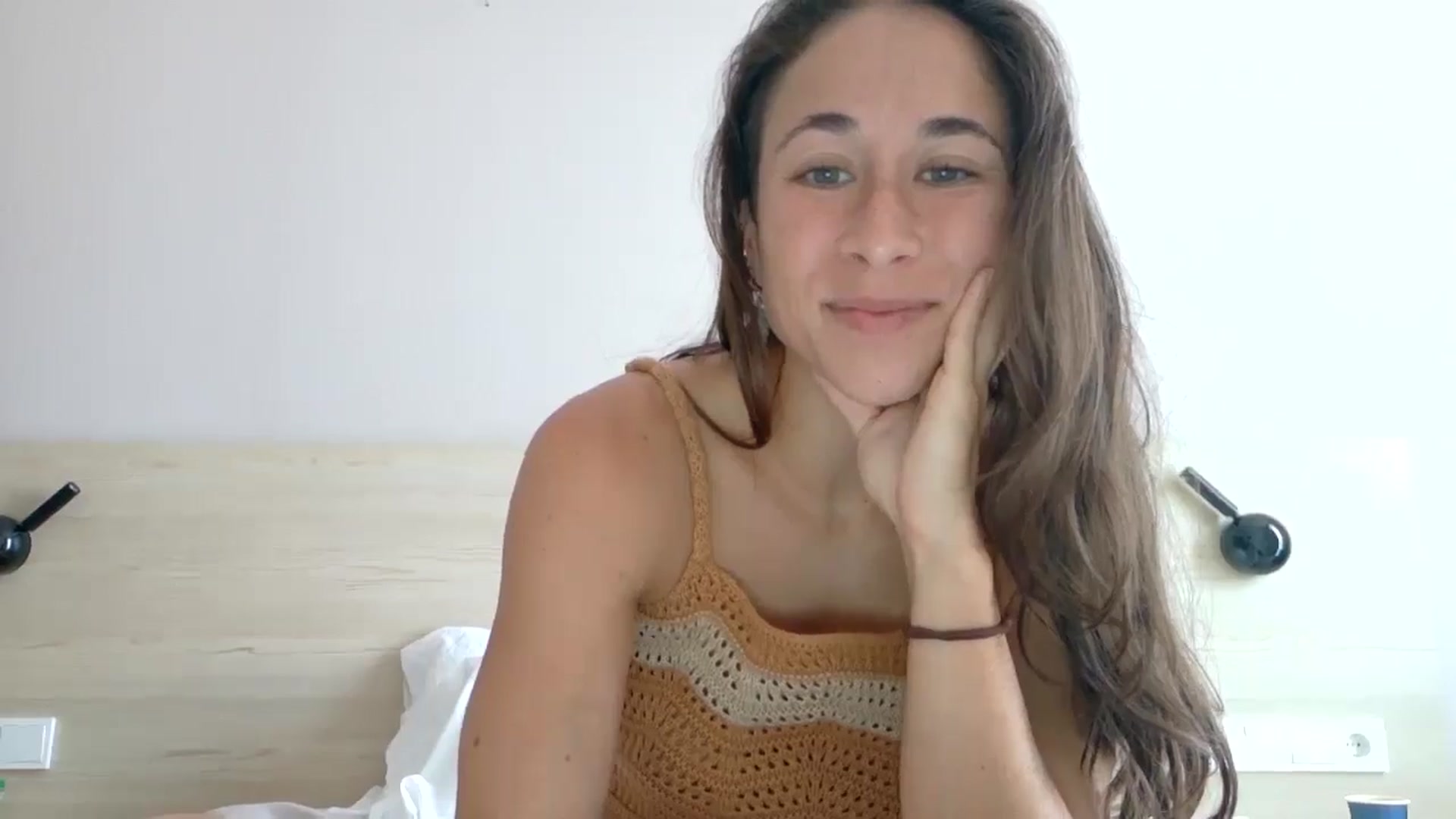 Gallery image thumbnail from Cutelittlefox's myfreecams stream on, 06/23/2025, 14:19 image 6 of 20