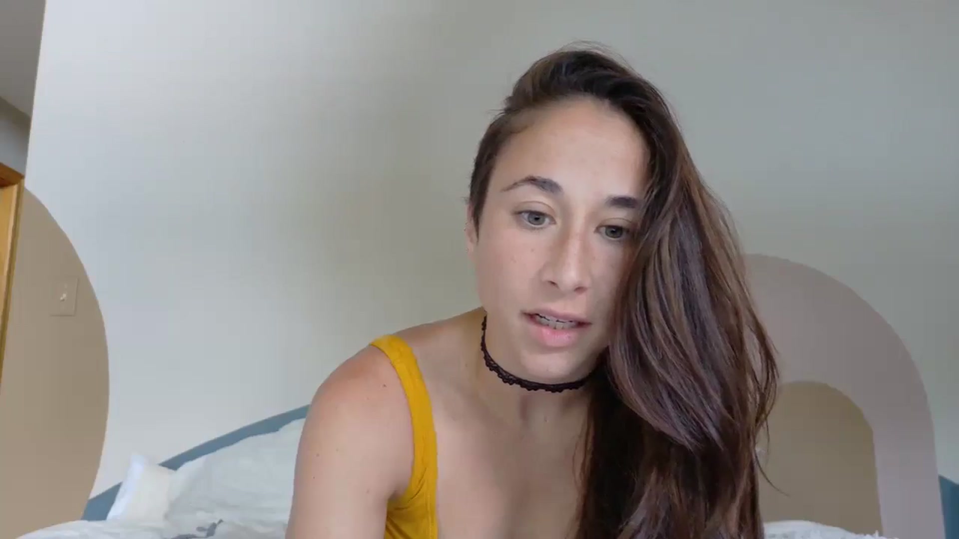 Gallery image thumbnail from Cutelittlefox's myfreecams stream on, 07/24/2025, 21:07 image 15 of 20