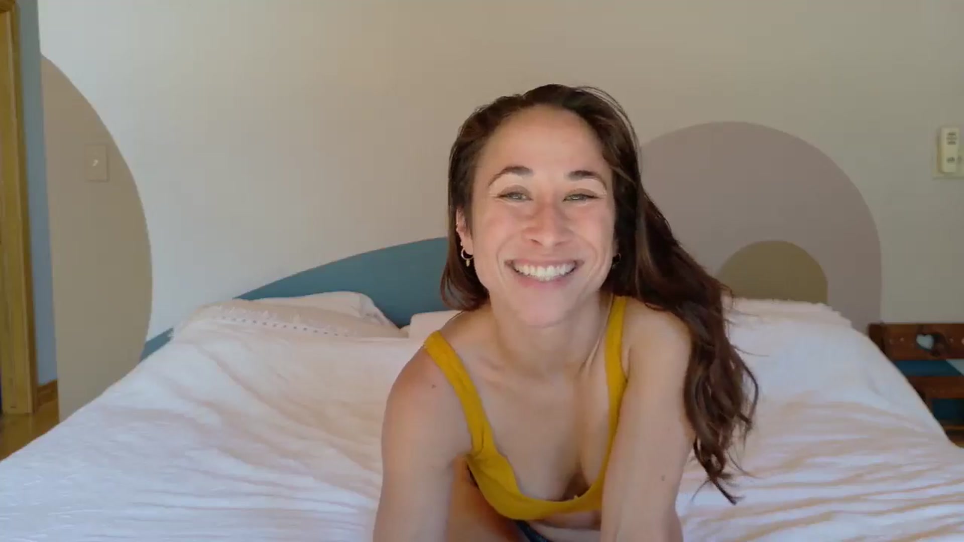 Gallery image thumbnail from Cutelittlefox's myfreecams stream on, 08/14/2025, 18:11 image 5 of 20