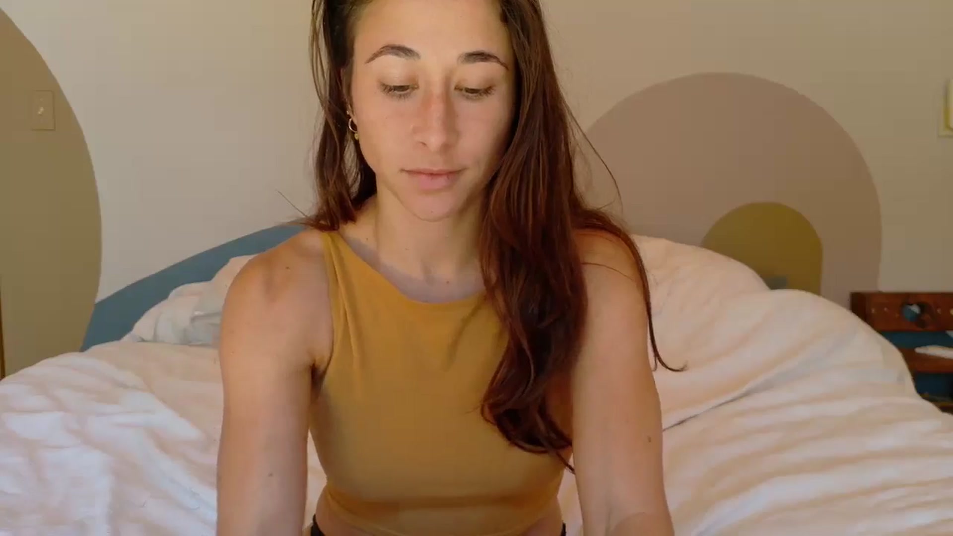Gallery image thumbnail from Cutelittlefox's myfreecams stream on, 08/25/2025, 18:33 image 17 of 20