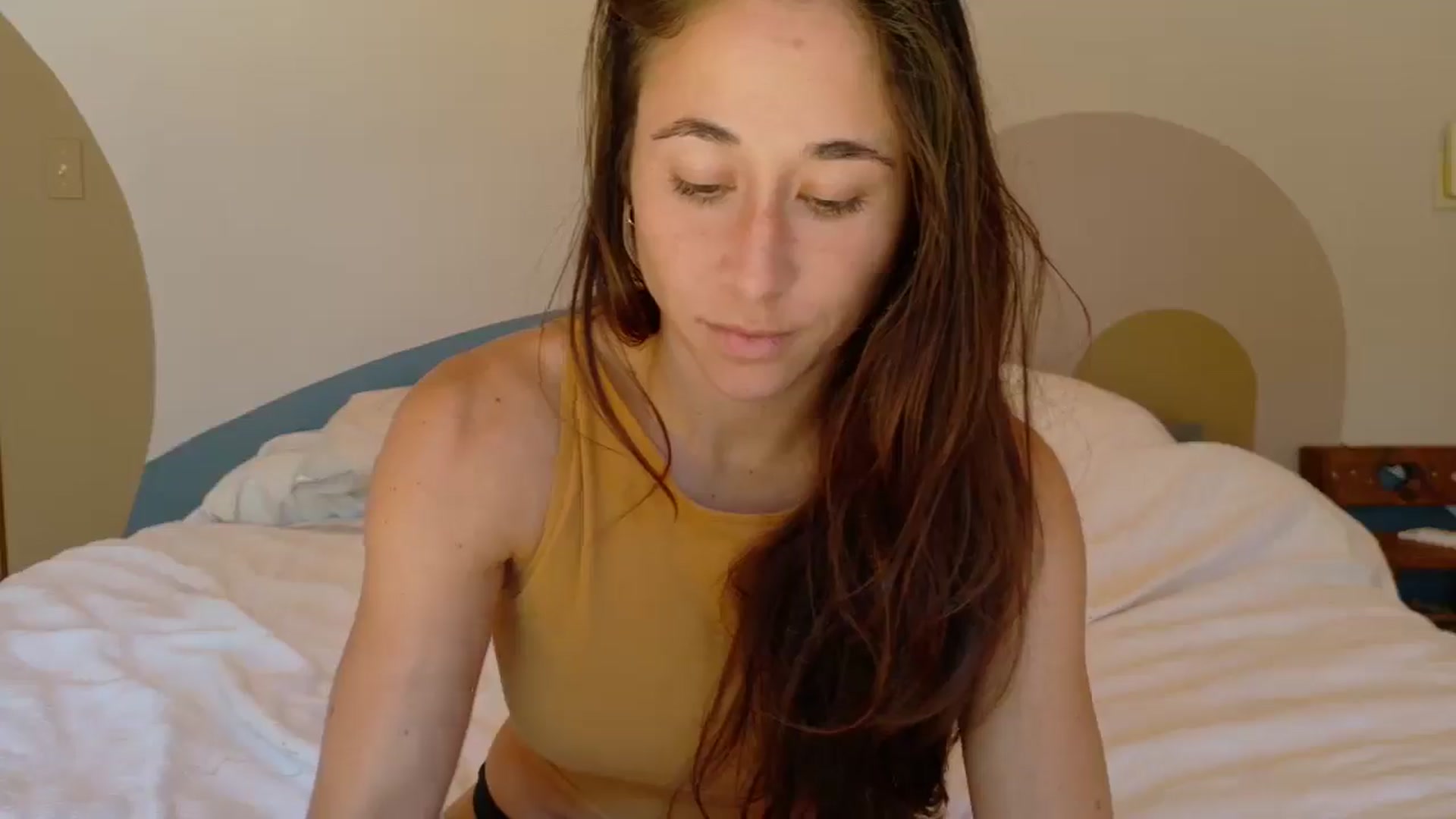 Gallery image thumbnail from Cutelittlefox's myfreecams stream on, 08/25/2025, 18:33 image 11 of 20