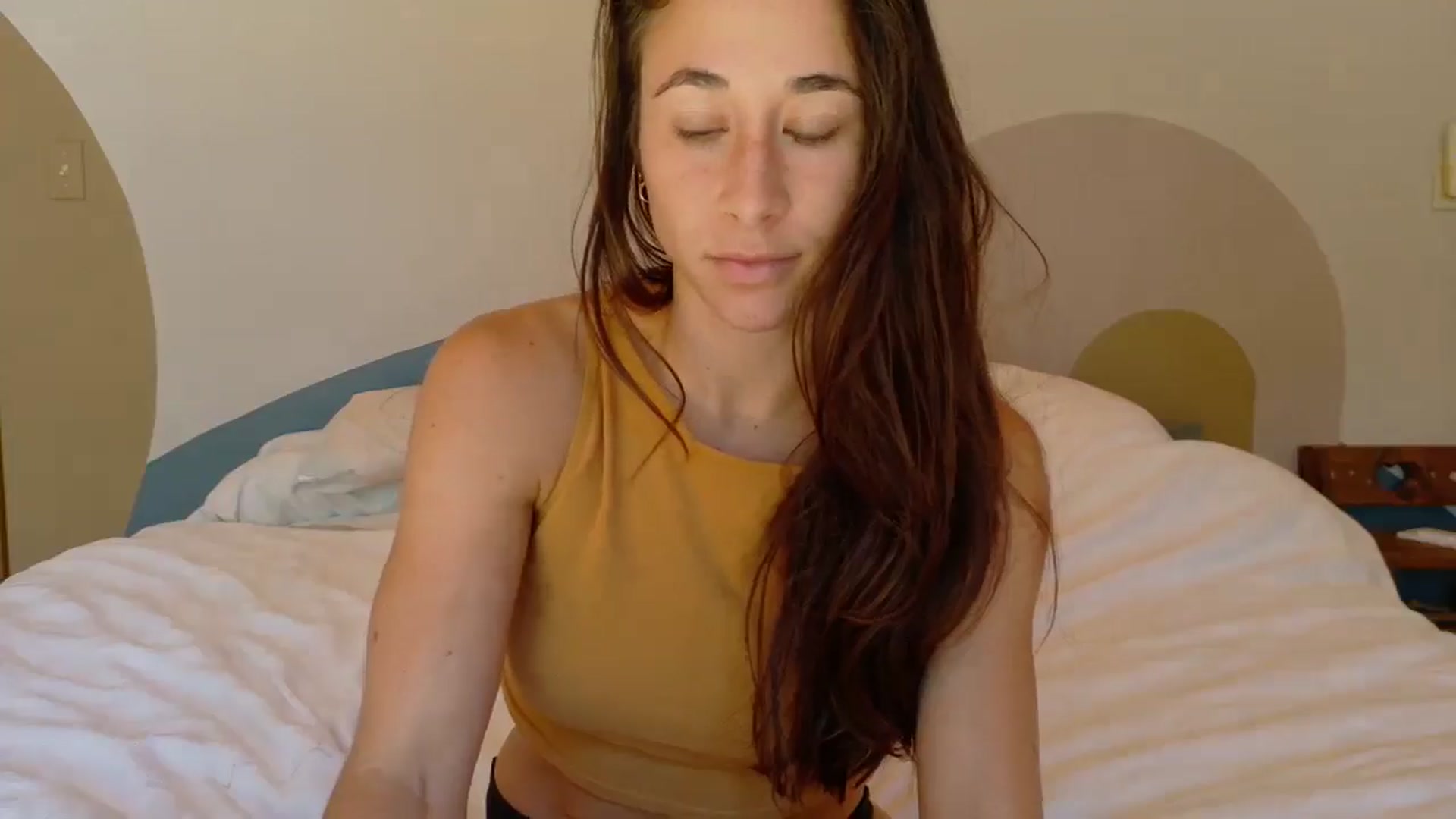 Gallery image thumbnail from Cutelittlefox's myfreecams stream on, 08/25/2025, 18:33 image 6 of 20