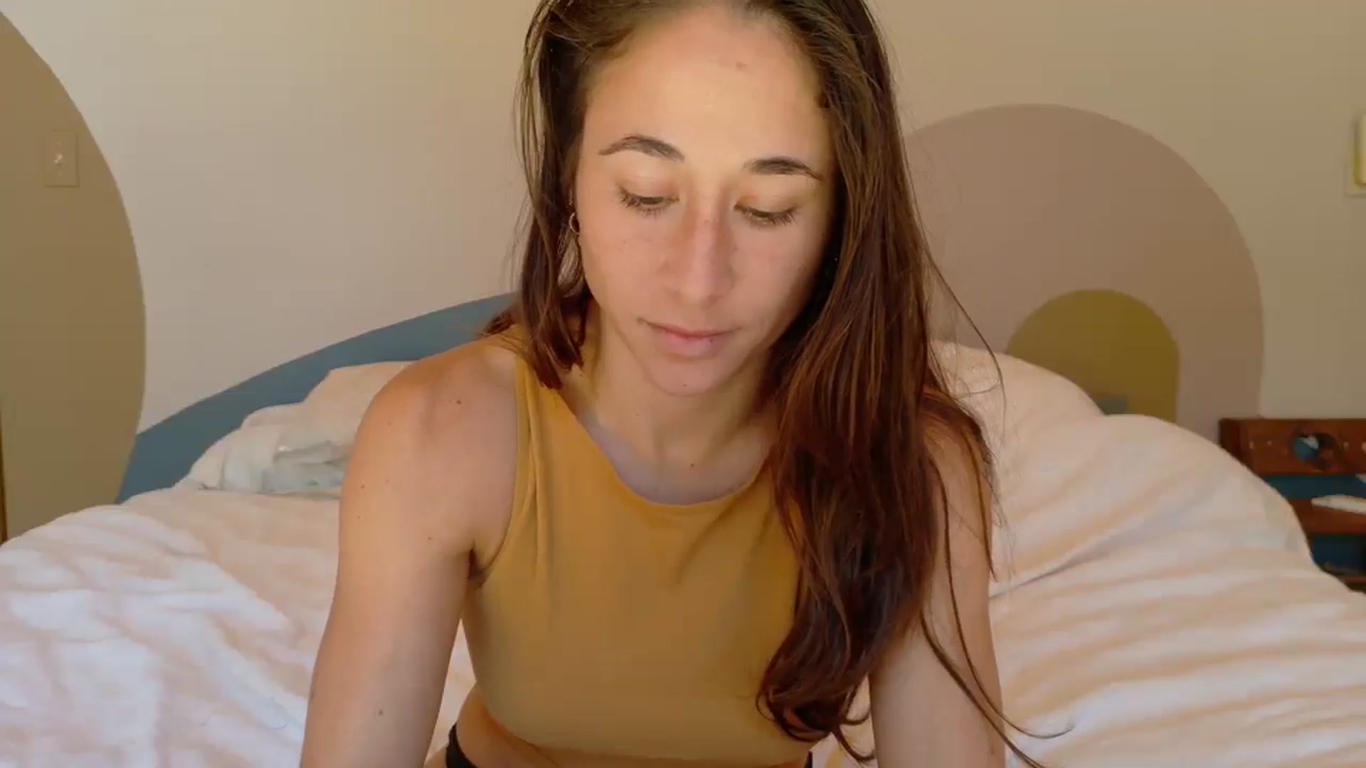 Gallery image thumbnail from Cutelittlefox's myfreecams stream on, 08/25/2025, 18:33 image 18 of 20
