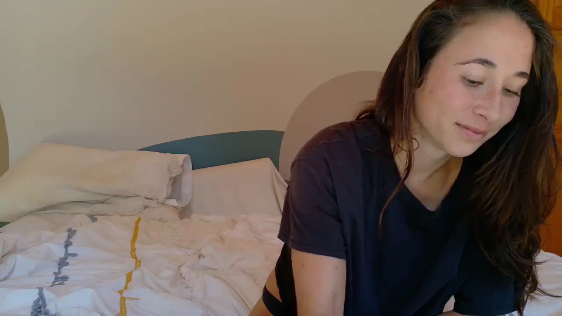 Gallery image thumbnail from Cutelittlefox's myfreecams stream on, 09/13/2025, 18:25 image 16 of 20