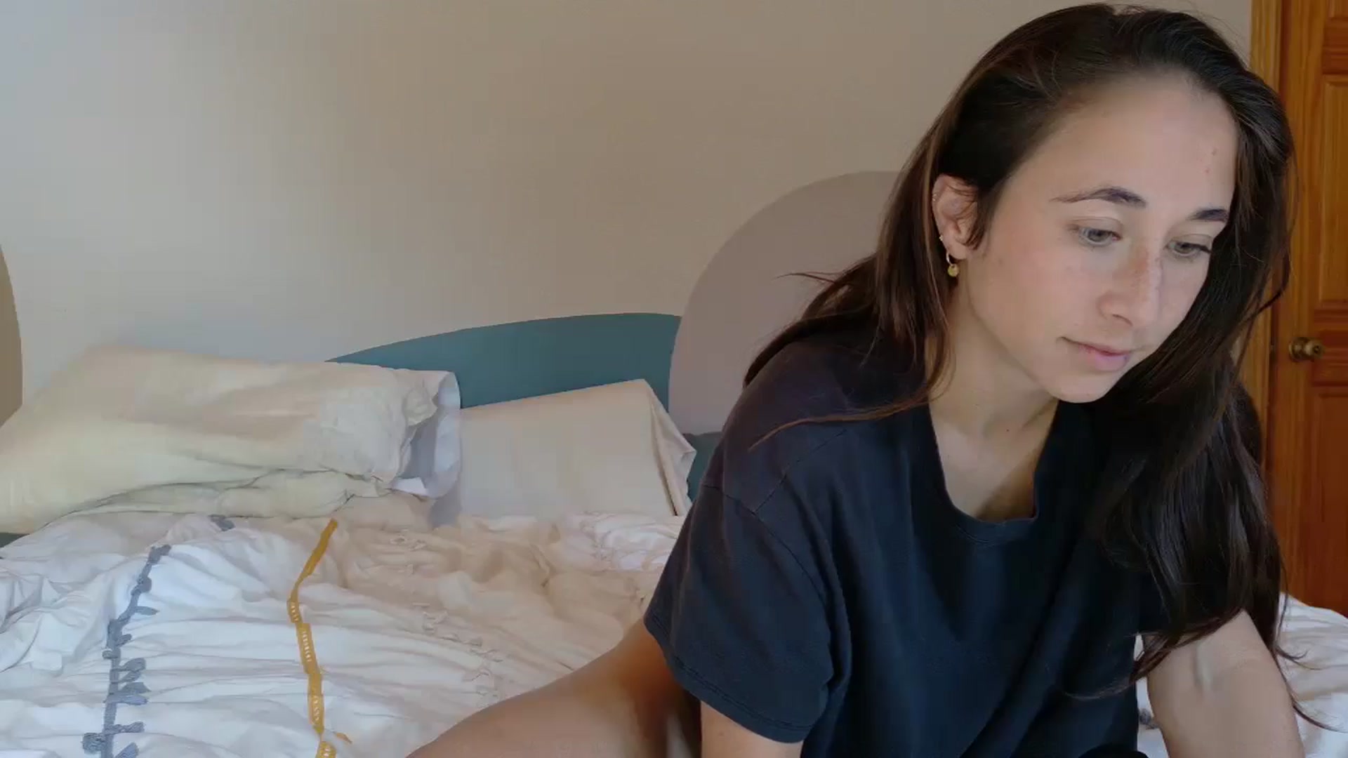 Gallery image thumbnail from Cutelittlefox's myfreecams stream on, 09/13/2025, 18:25 image 5 of 20