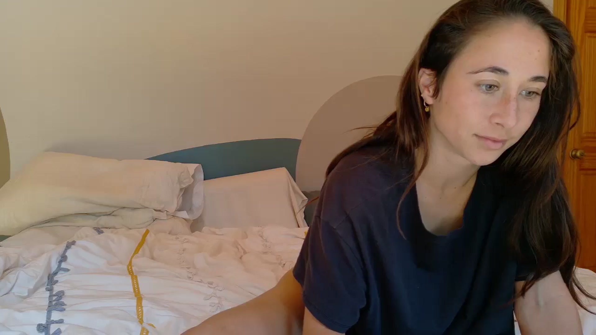 Gallery image thumbnail from Cutelittlefox's myfreecams stream on, 09/13/2025, 18:25 image 7 of 20