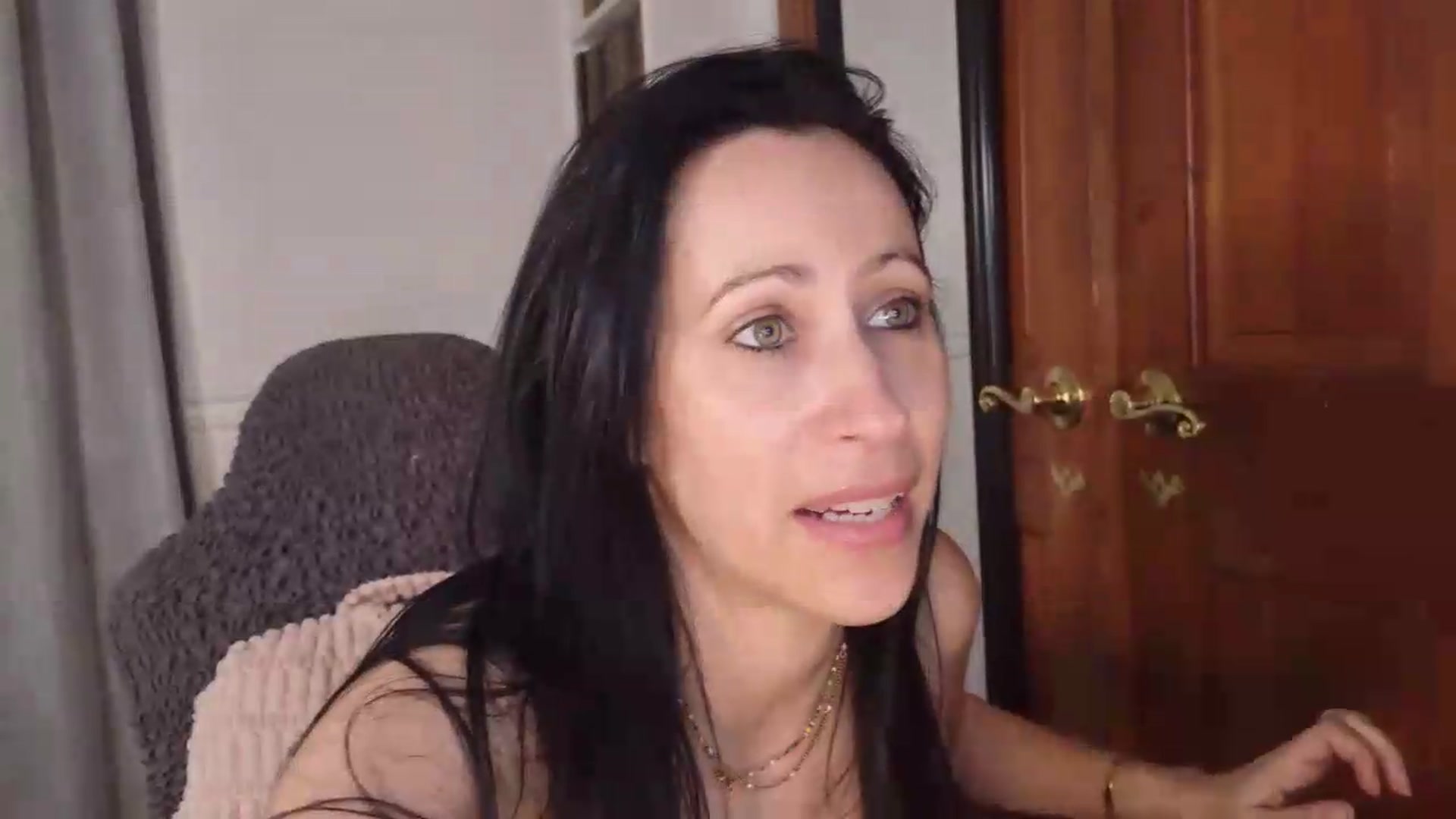 Gallery image thumbnail from Cutelittlema's myfreecams stream on, 08/17/2026, 13:31 image 16 of 20