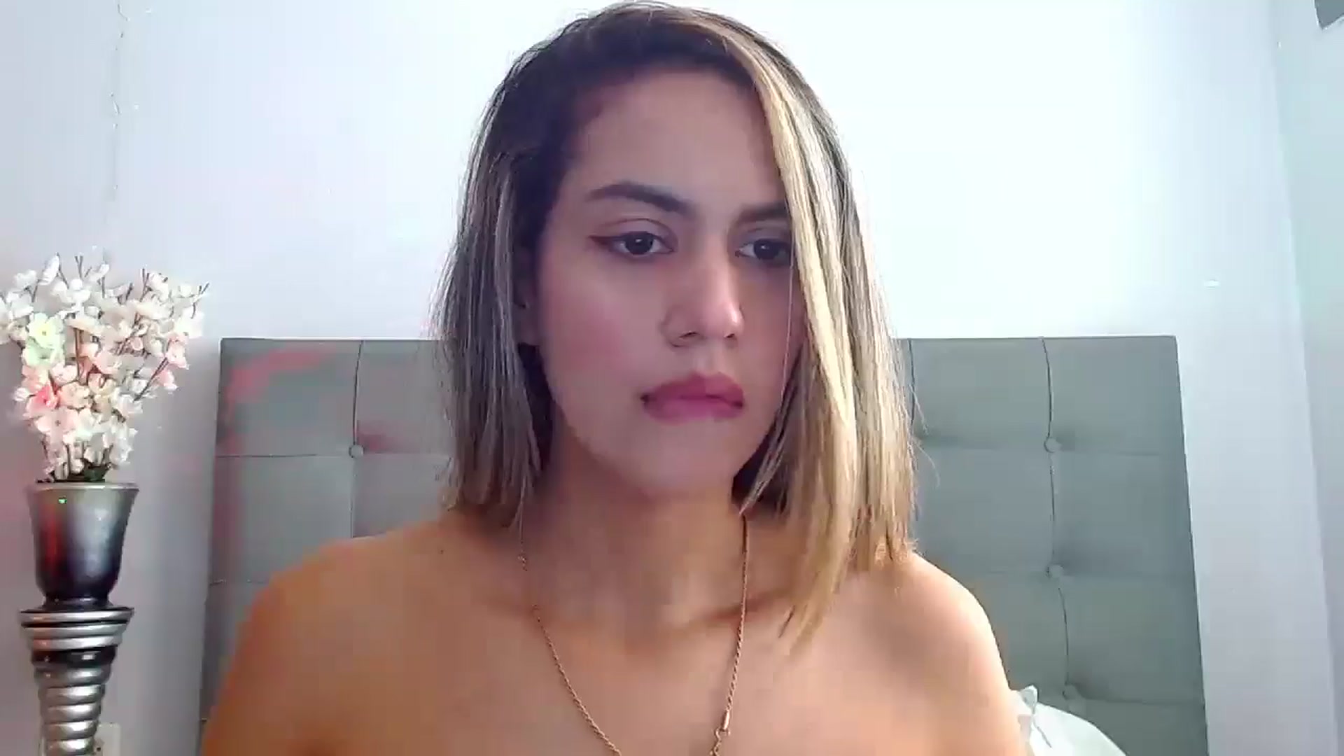 Gallery image thumbnail from Cuteme1's myfreecams stream on, 05/20/2025, 13:54 image 11 of 20