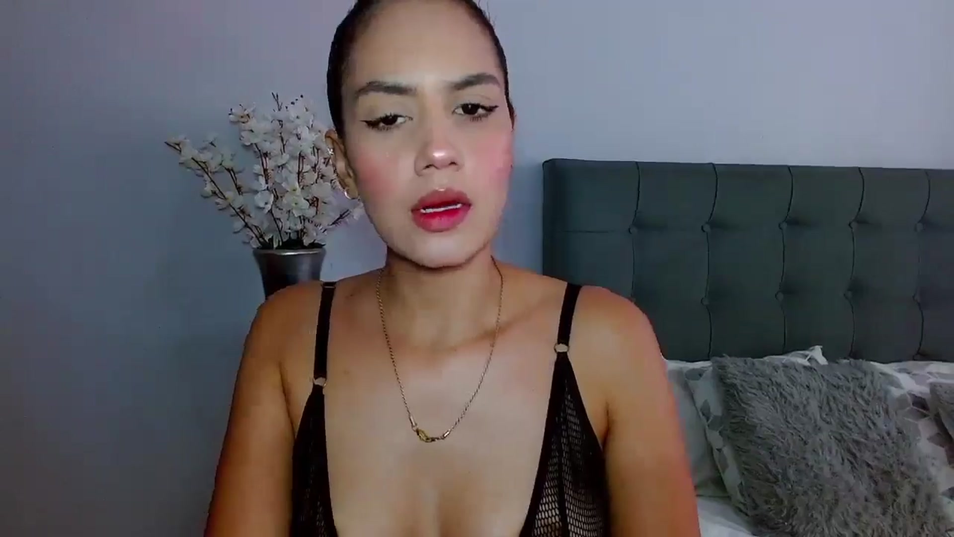 Gallery image thumbnail from Cuteme1's myfreecams stream on, 05/21/2025, 19:44 image 8 of 20