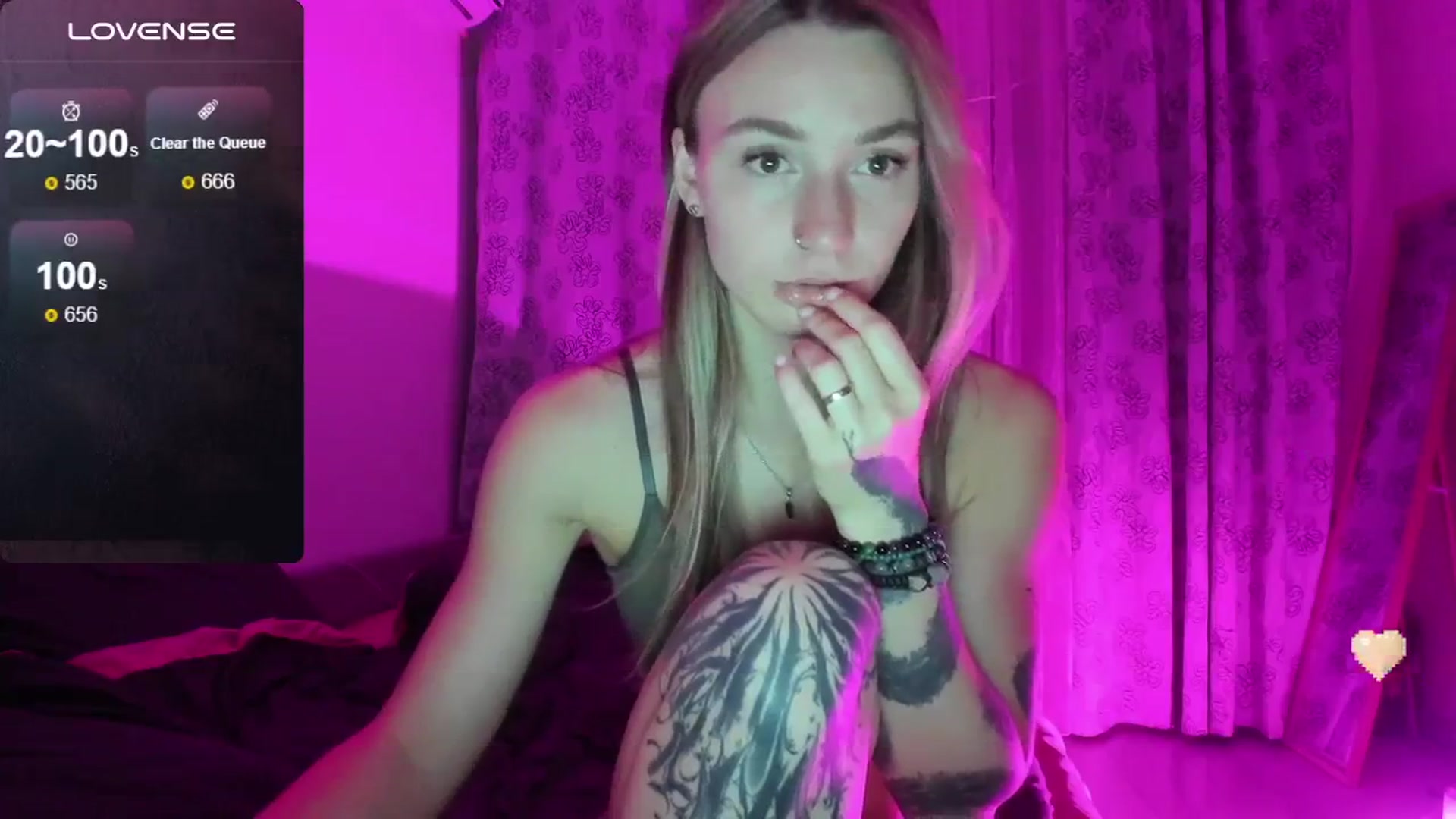 Gallery image thumbnail from Cutestdemon1's myfreecams stream on, 07/27/2024, 21:50 image 17 of 20