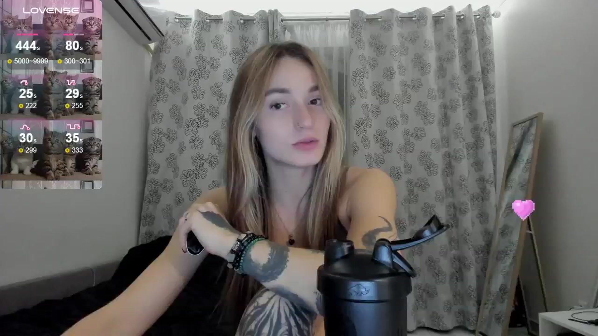 Gallery image thumbnail from Cutestdemon1's myfreecams stream on, 08/26/2024, 23:06 image 3 of 20