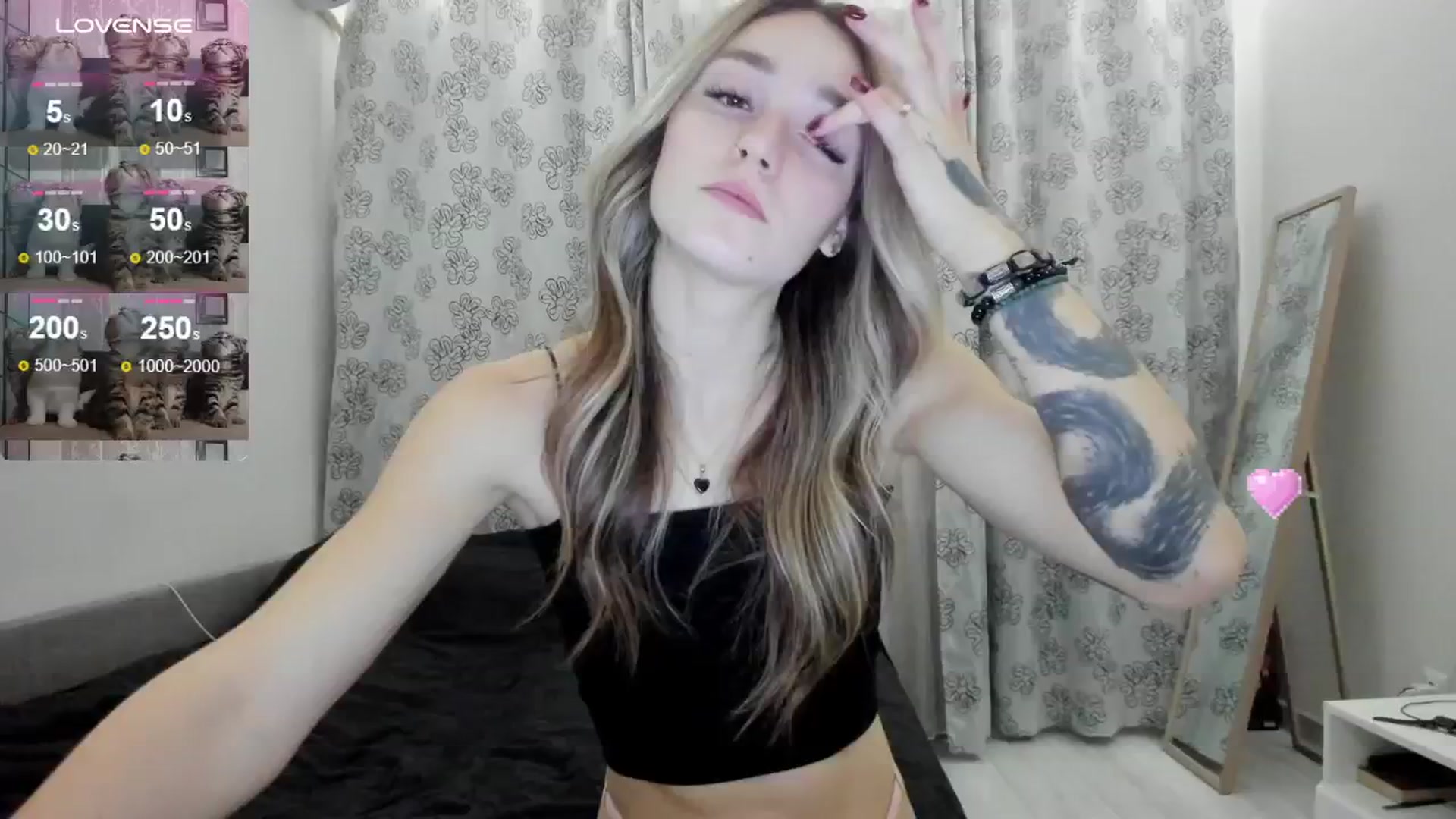 Gallery image thumbnail from Cutestdemon1's myfreecams stream on, 08/29/2024, 21:15 image 19 of 20