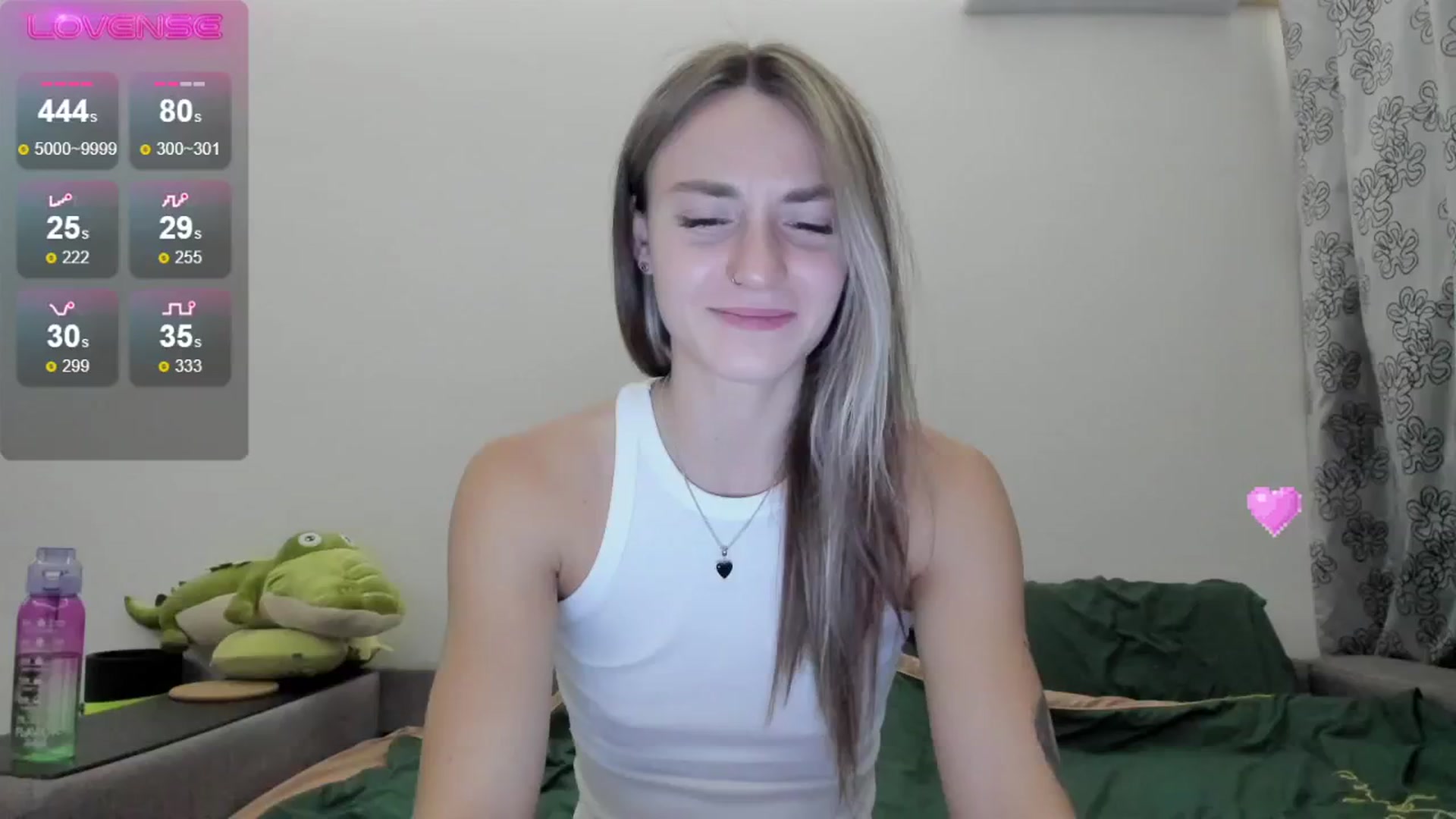 Gallery image thumbnail from Cutestdemon1's myfreecams stream on, 09/27/2024, 22:49 image 14 of 20