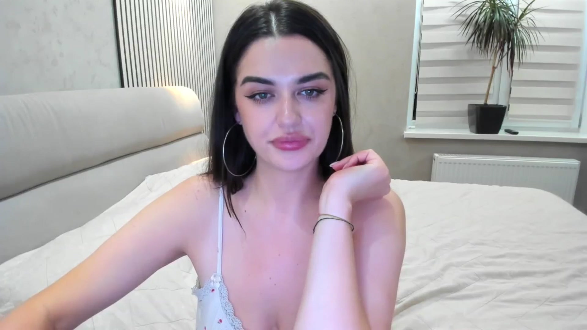 Gallery image thumbnail from Cuti_Di's myfreecams stream on, 11/04/2025, 16:38 image 19 of 20