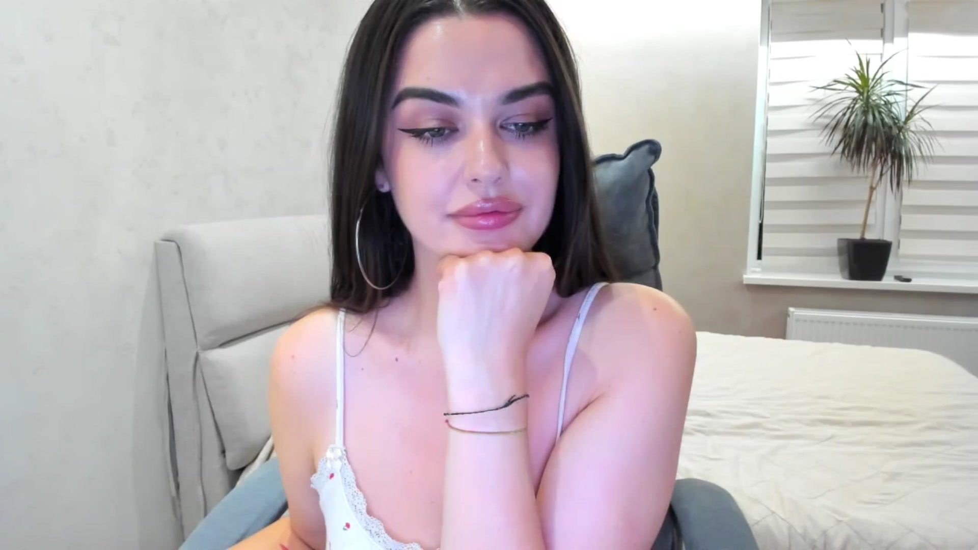 Gallery image thumbnail from Cuti_Di's myfreecams stream on, 11/04/2025, 16:38 image 2 of 20