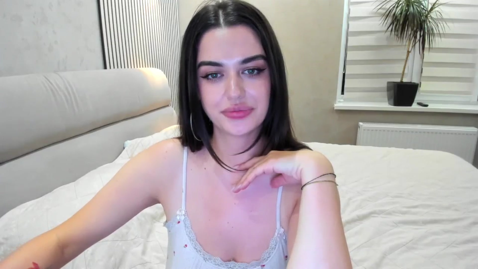 Gallery image thumbnail from Cuti_Di's myfreecams stream on, 11/04/2025, 17:31 image 12 of 20