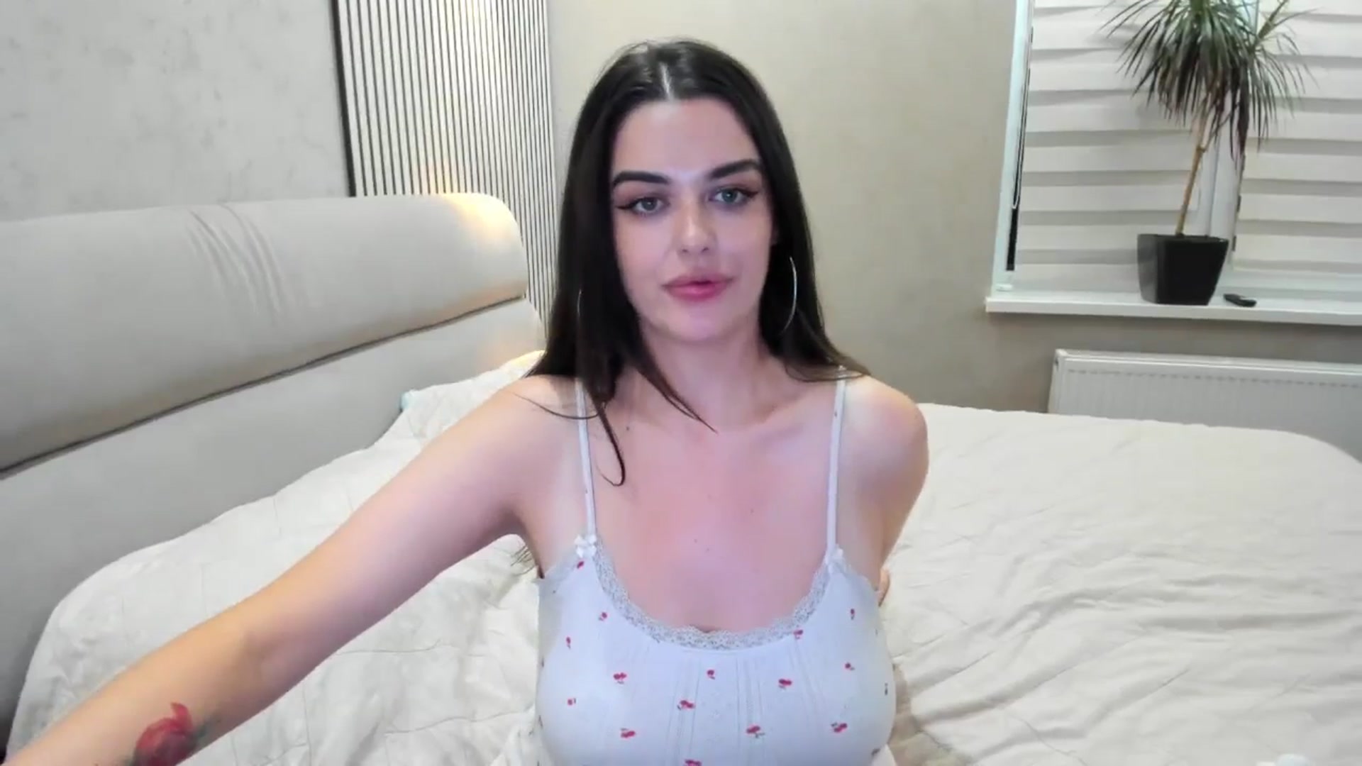 Gallery image thumbnail from Cuti_Di's myfreecams stream on, 11/04/2025, 17:31 image 17 of 20