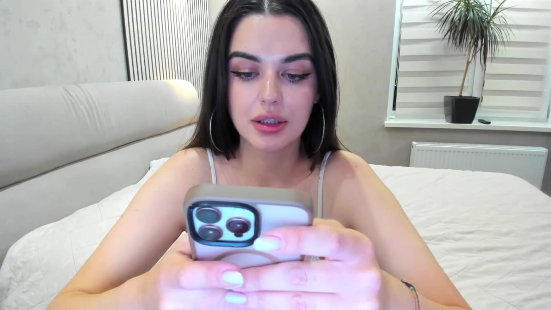 Gallery image thumbnail from Cuti_Di's myfreecams stream on, 11/04/2025, 18:08 image 2 of 20