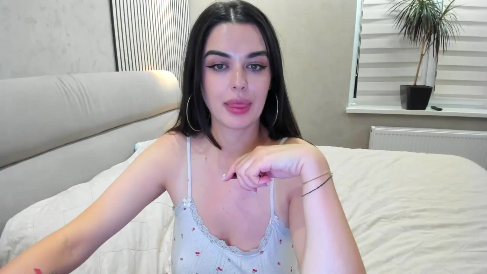 Gallery image thumbnail from Cuti_Di's myfreecams stream on, 11/04/2025, 18:08 image 15 of 20