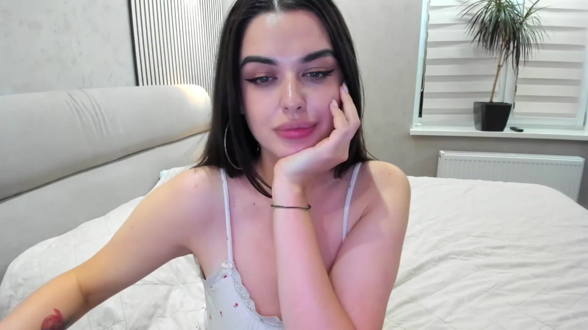 Gallery image thumbnail from Cuti_Di's myfreecams stream on, 11/04/2025, 18:08 image 3 of 20