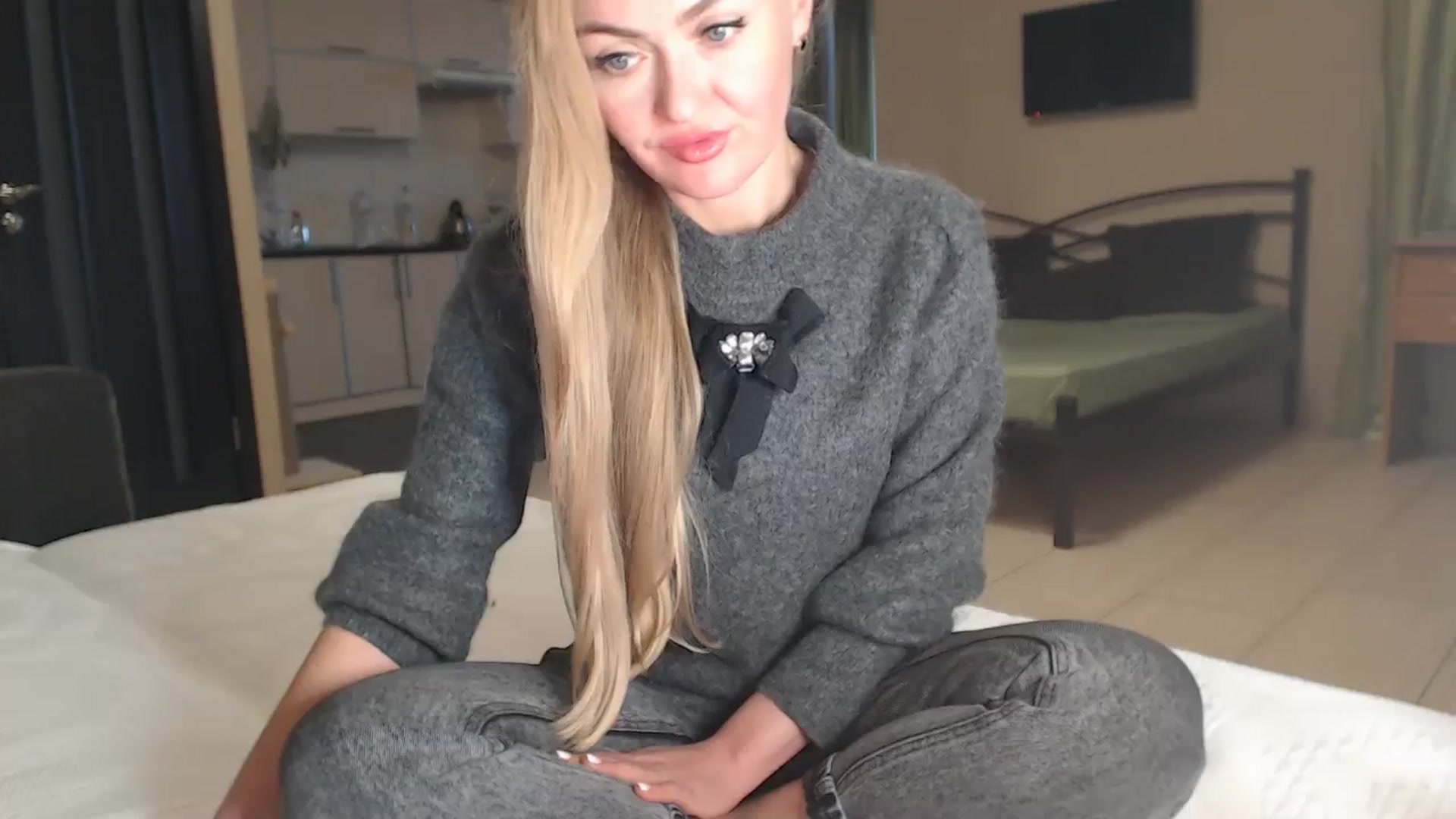 Gallery image thumbnail from CutieJoo's myfreecams stream on, 11/05/2024, 14:05 image 18 of 20