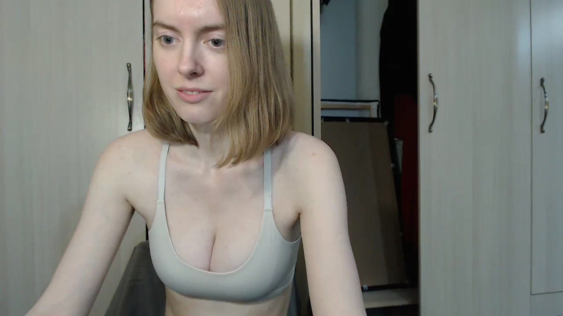 Gallery image thumbnail from CutieLilo's myfreecams stream on, 11/30/2023, 15:39 image 17 of 20