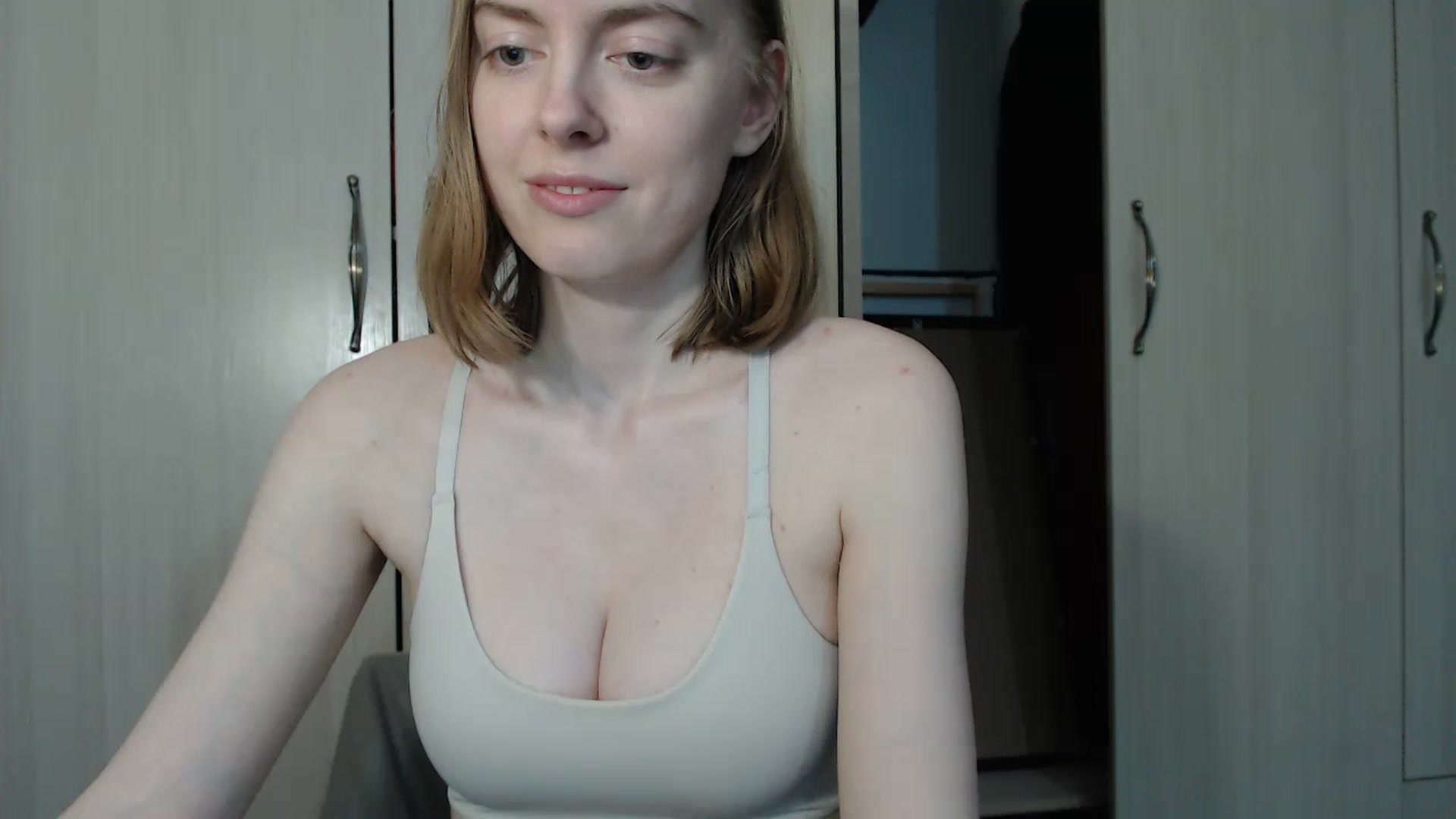 Gallery image thumbnail from CutieLilo's myfreecams stream on, 12/01/2023, 15:38 image 5 of 20