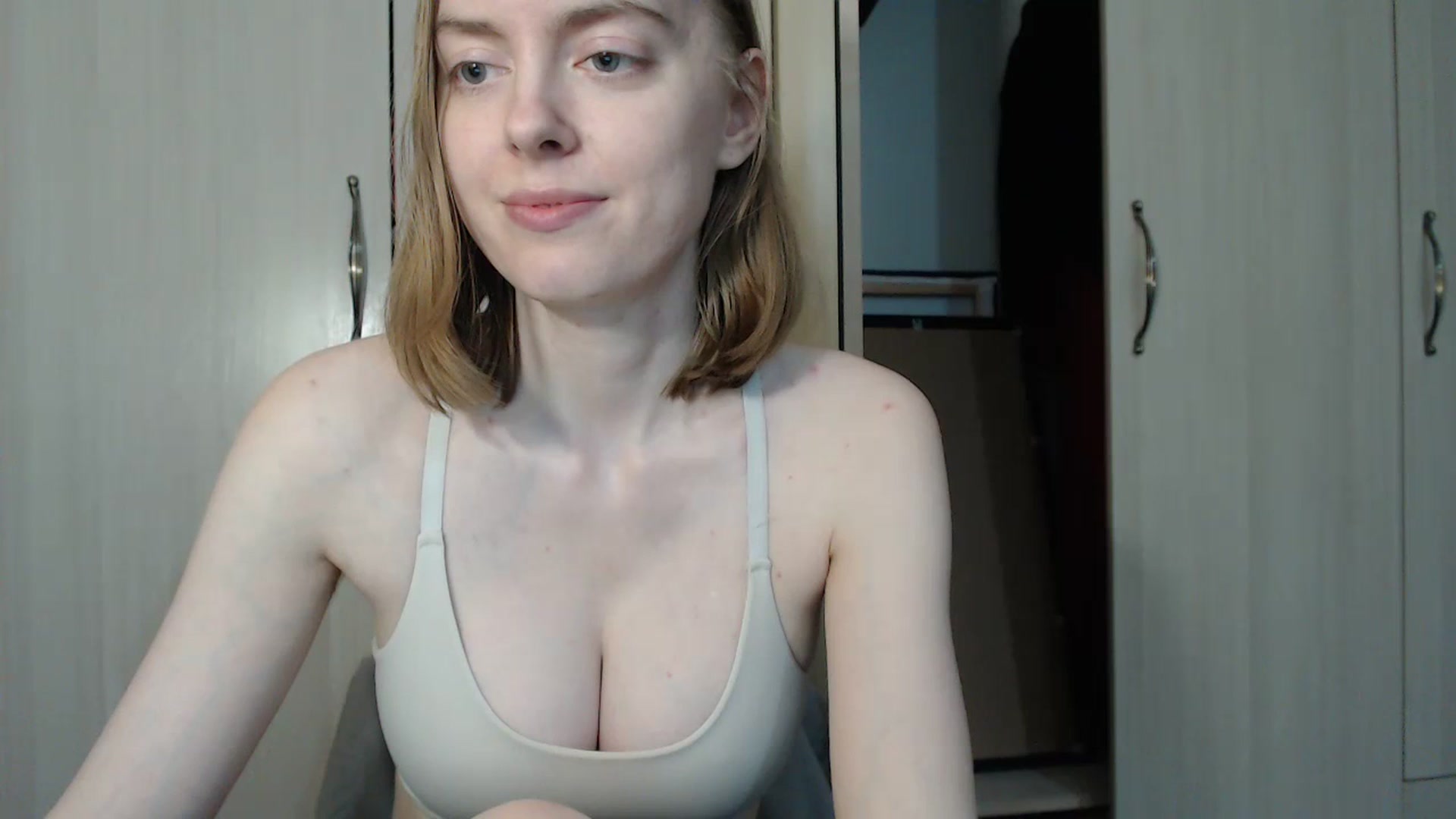 Gallery image thumbnail from CutieLilo's myfreecams stream on, 12/01/2023, 15:38 image 13 of 20