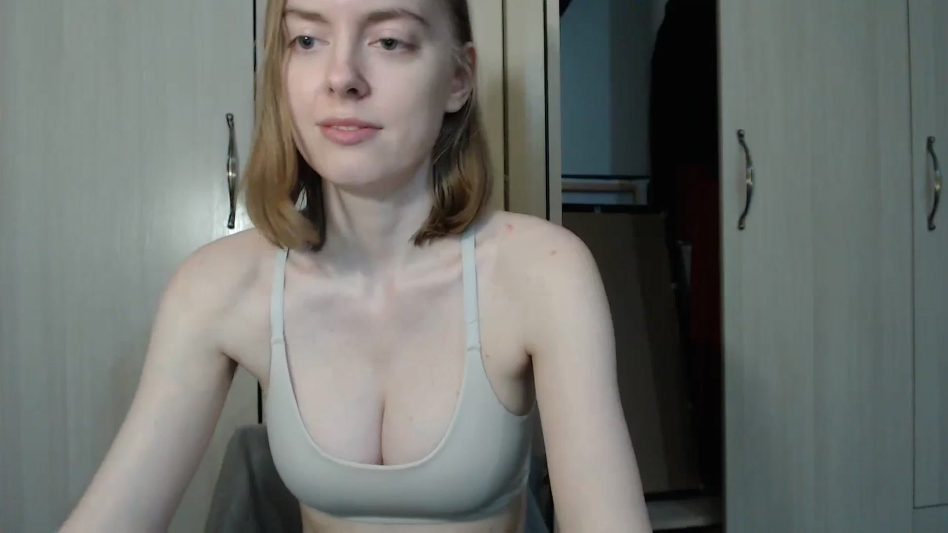 Gallery image thumbnail from CutieLilo's myfreecams stream on, 12/01/2023, 15:38 image 18 of 20