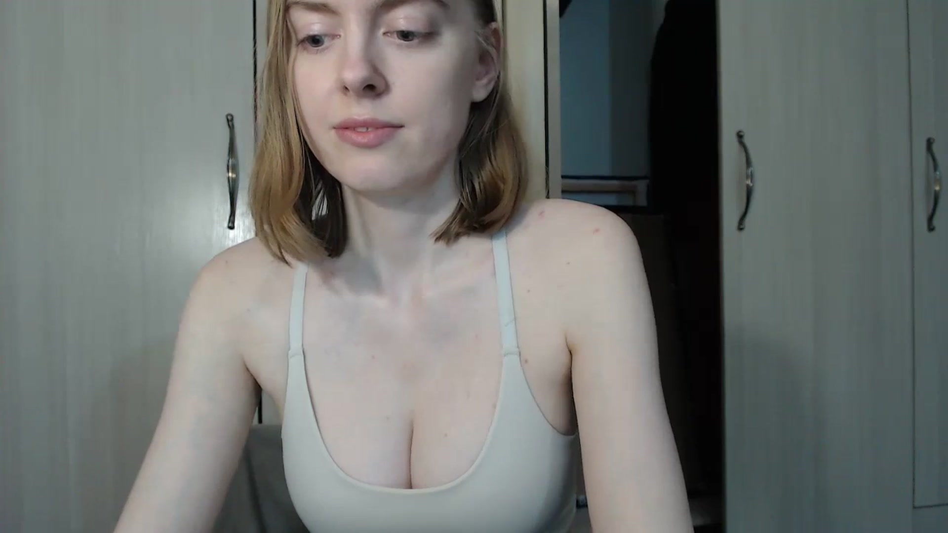 Gallery image thumbnail from CutieLilo's myfreecams stream on, 12/01/2023, 15:38 image 12 of 20