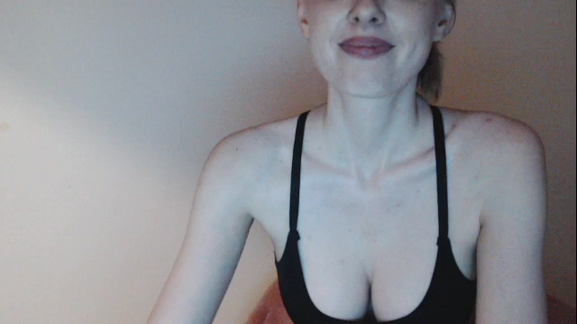 Gallery image thumbnail from CutieLilo's myfreecams stream on, 10/20/2024, 11:43 image 10 of 20