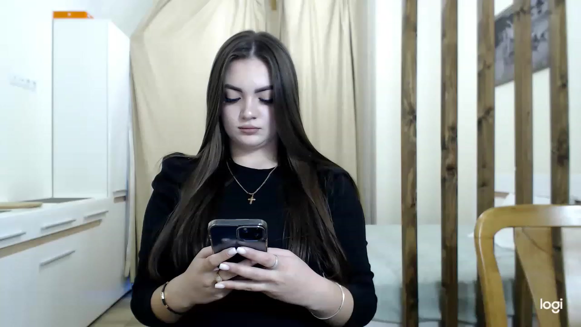 Gallery image thumbnail from CutieMoonX's myfreecams stream on, 03/10/2023, 15:46 image 18 of 20