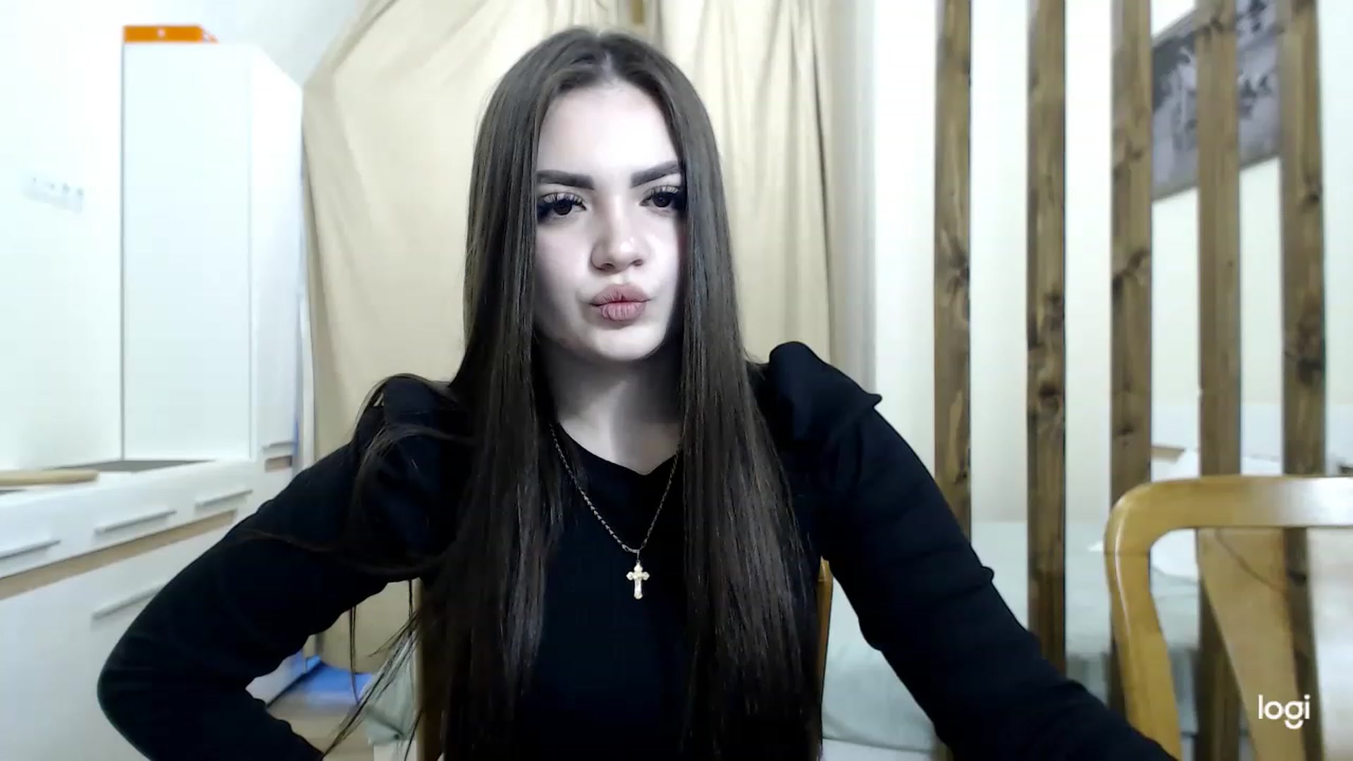 Gallery image thumbnail from CutieMoonX's myfreecams stream on, 03/10/2023, 15:46 image 15 of 20