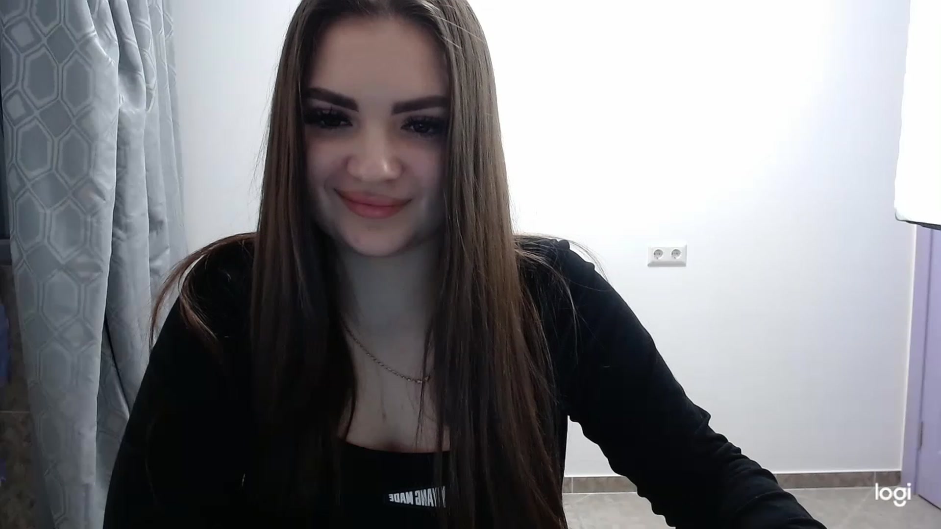 Gallery image thumbnail from CutieMoonX's myfreecams stream on, 03/22/2023, 17:03 image 17 of 20