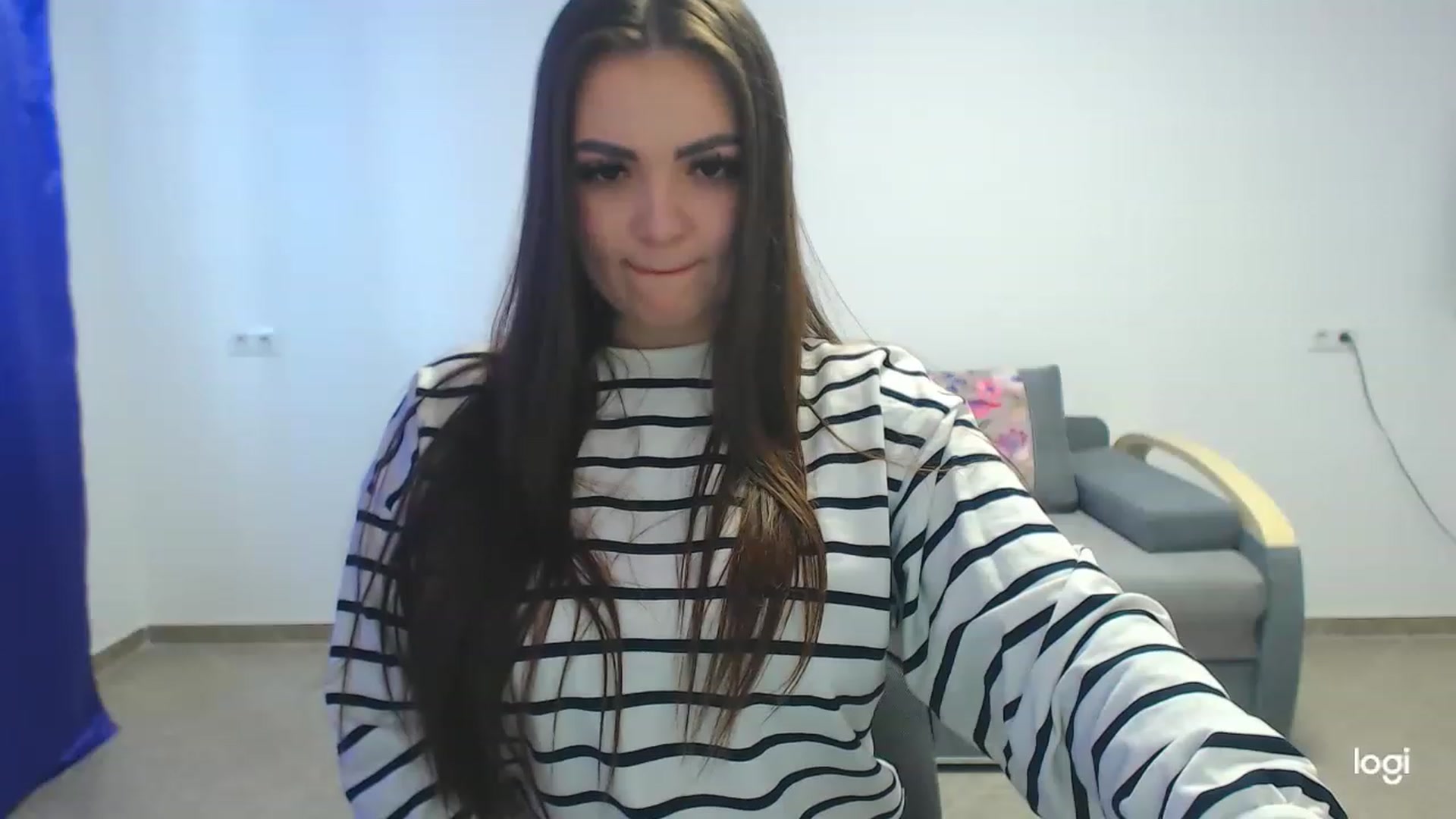 Gallery image thumbnail from CutieMoonX's myfreecams stream on, 04/03/2023, 14:16 image 14 of 20