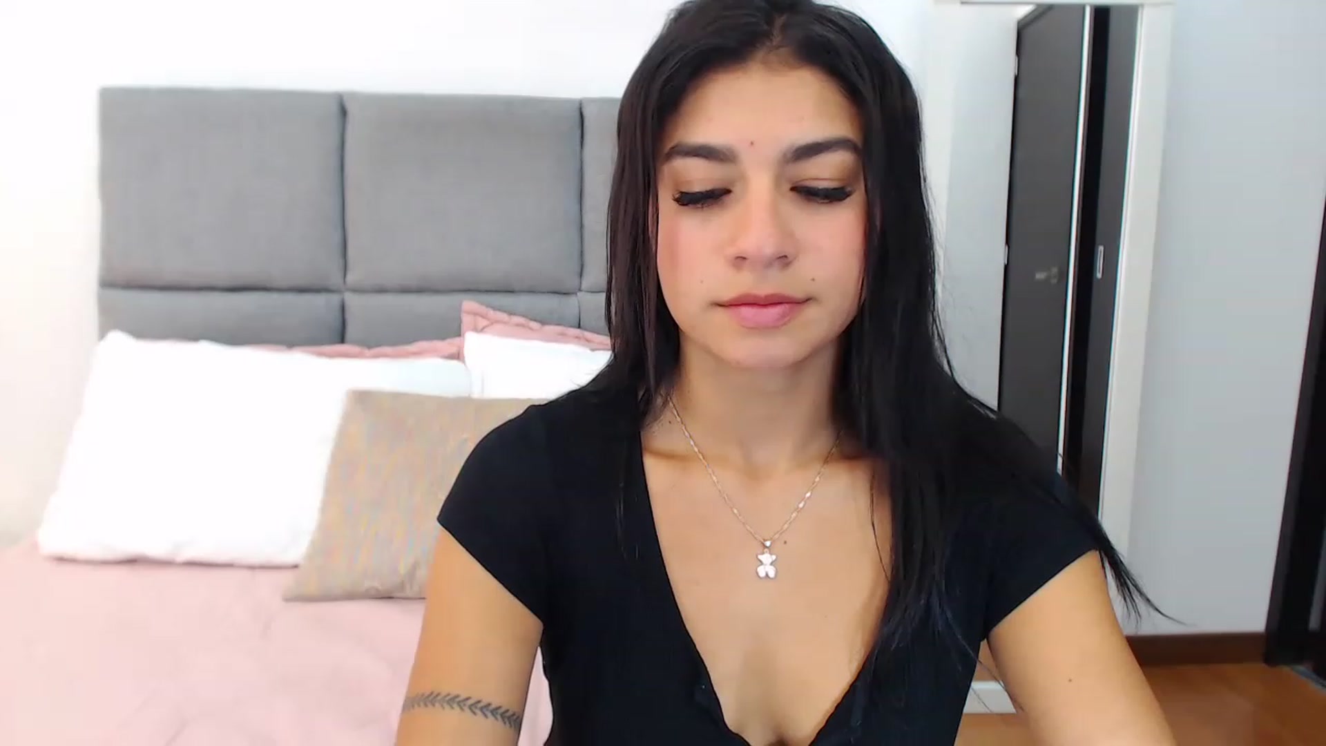 Gallery image thumbnail from Cutie_Marie's myfreecams stream on, 11/14/2022, 19:58 image 10 of 20