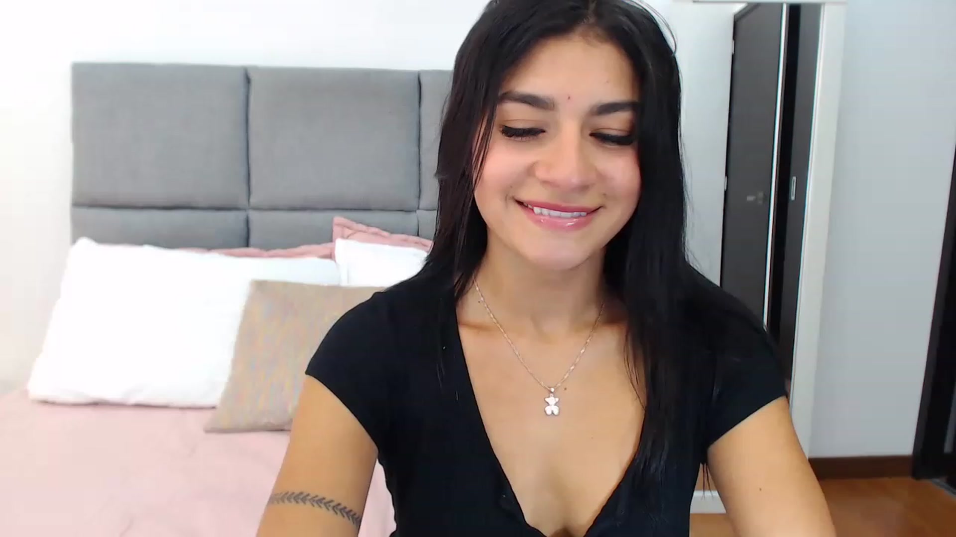 Gallery image thumbnail from Cutie_Marie's myfreecams stream on, 11/14/2022, 19:58 image 7 of 20