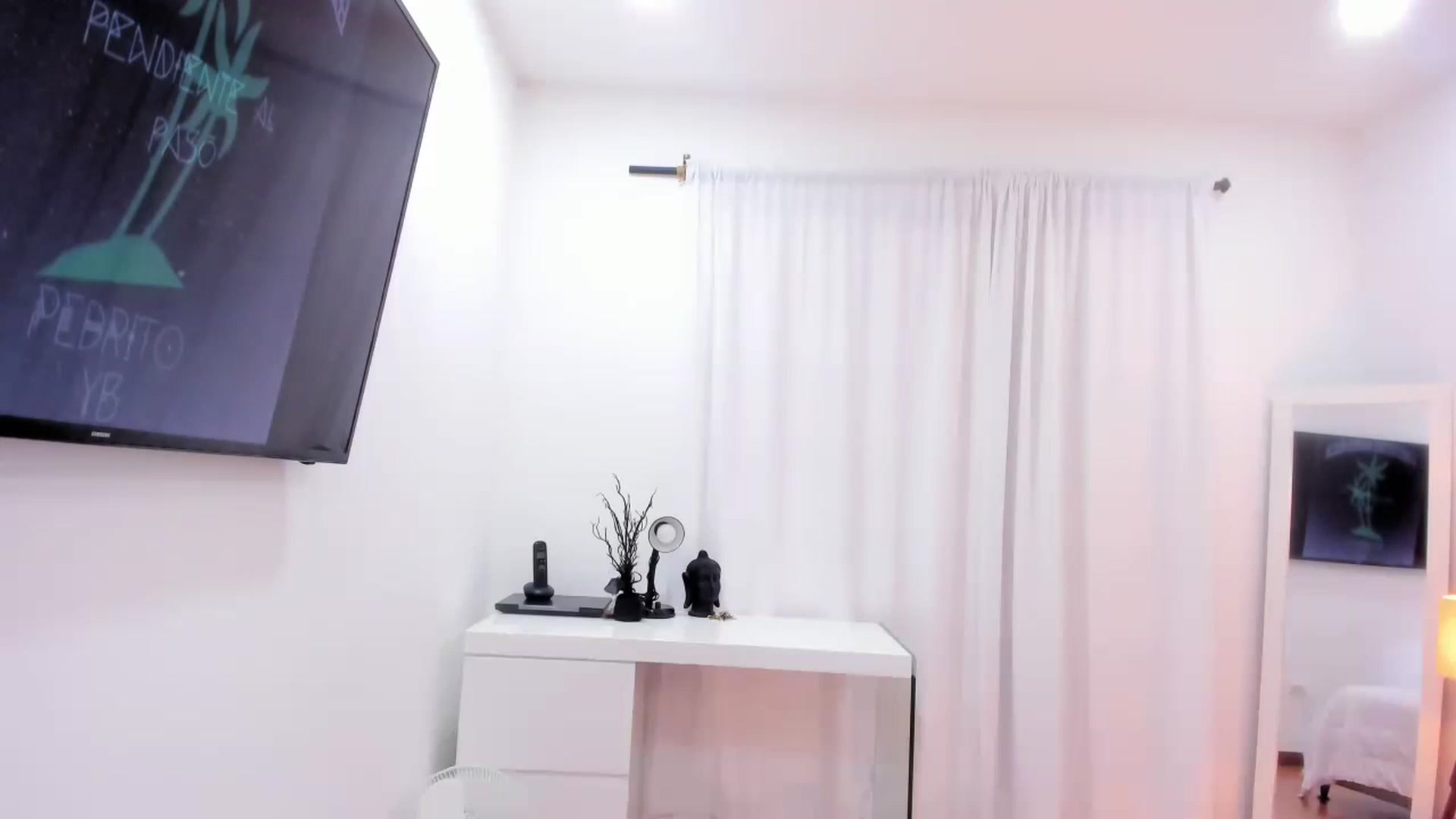 Gallery image thumbnail from Cutie_Marie's myfreecams stream on, 11/18/2022, 21:29 image 17 of 20