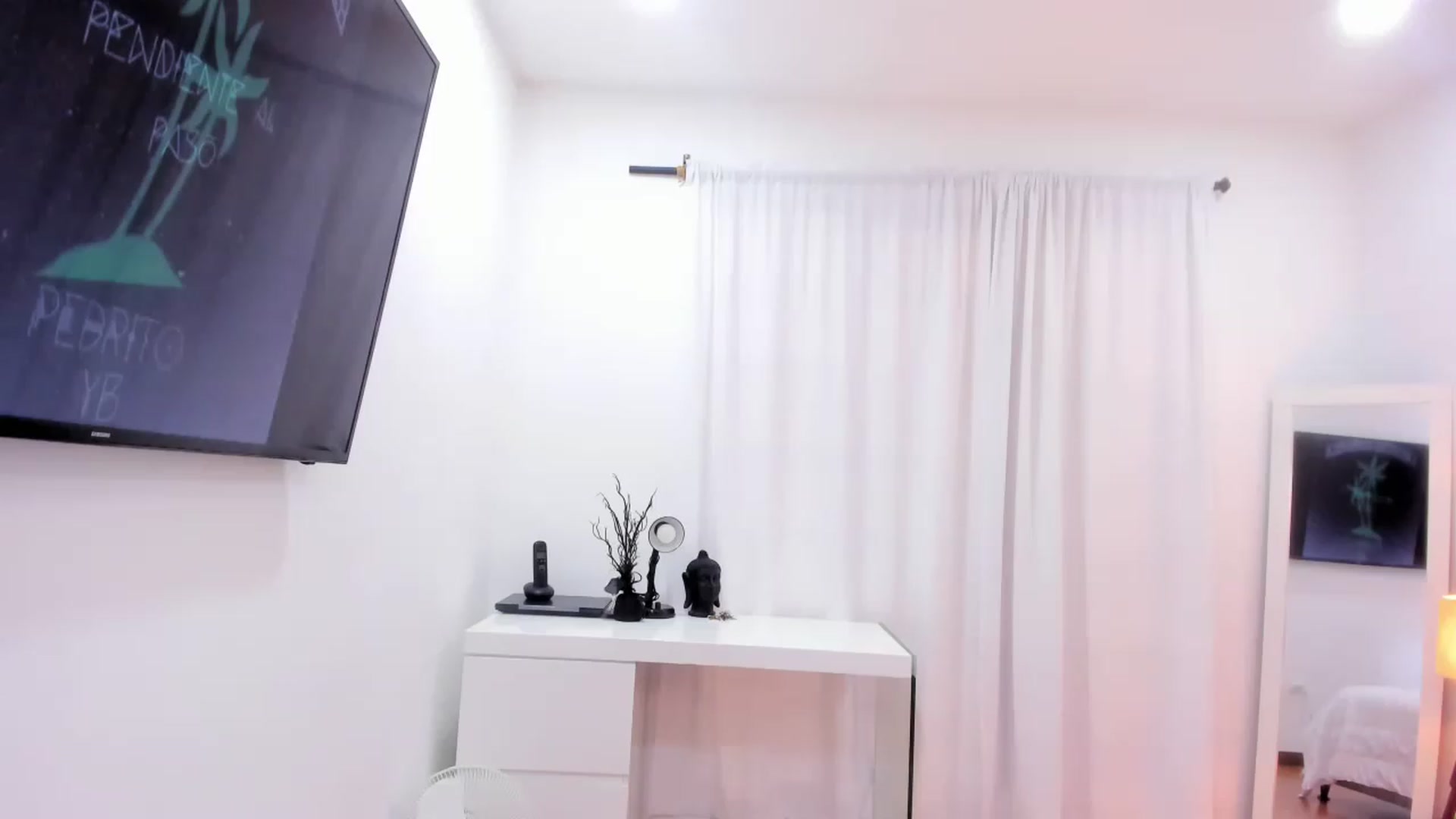 Gallery image thumbnail from Cutie_Marie's myfreecams stream on, 11/18/2022, 21:29 image 16 of 20