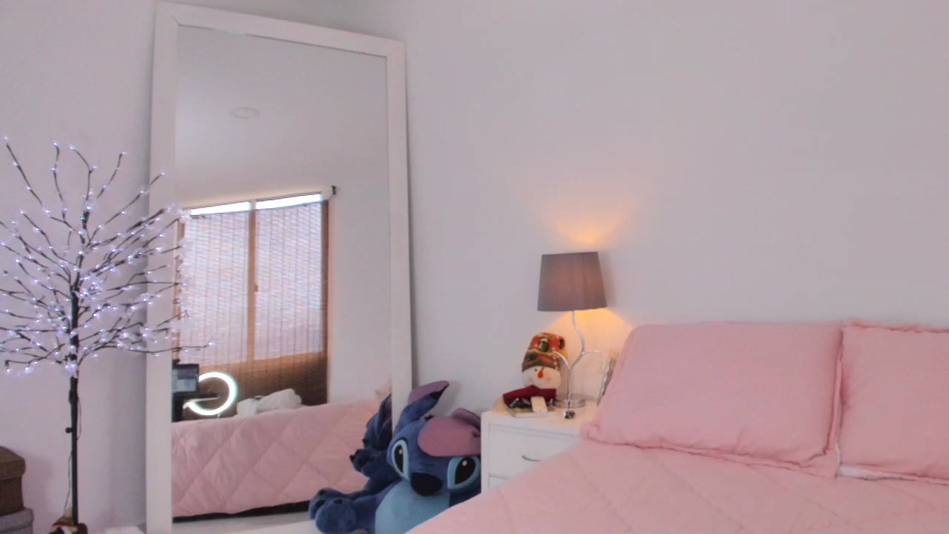 Gallery image thumbnail from Cutie_Marie's myfreecams stream on, 11/20/2022, 22:57 image 4 of 20