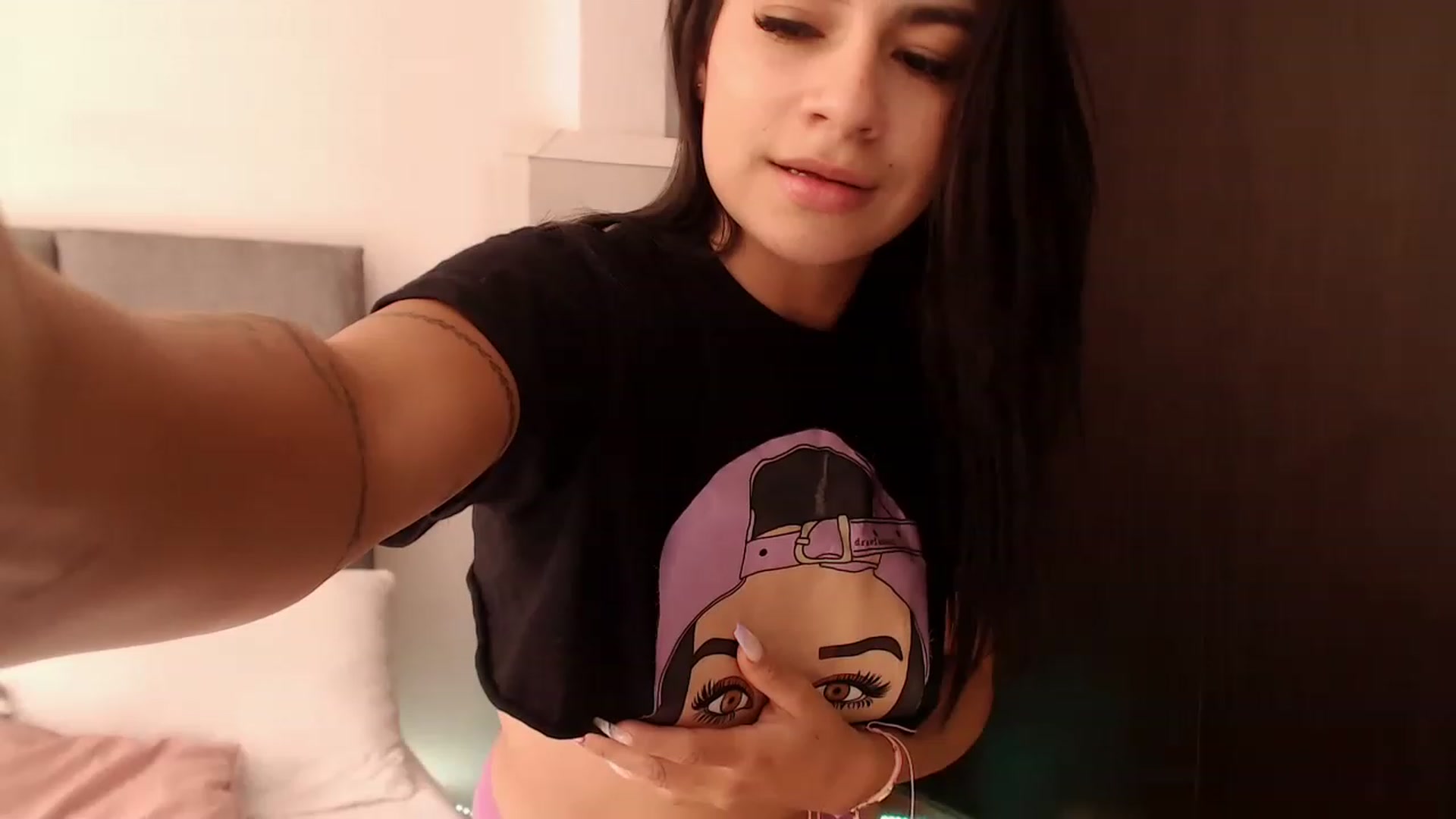 Gallery image thumbnail from Cutie_Marie's myfreecams stream on, 11/23/2022, 20:07 image 9 of 20