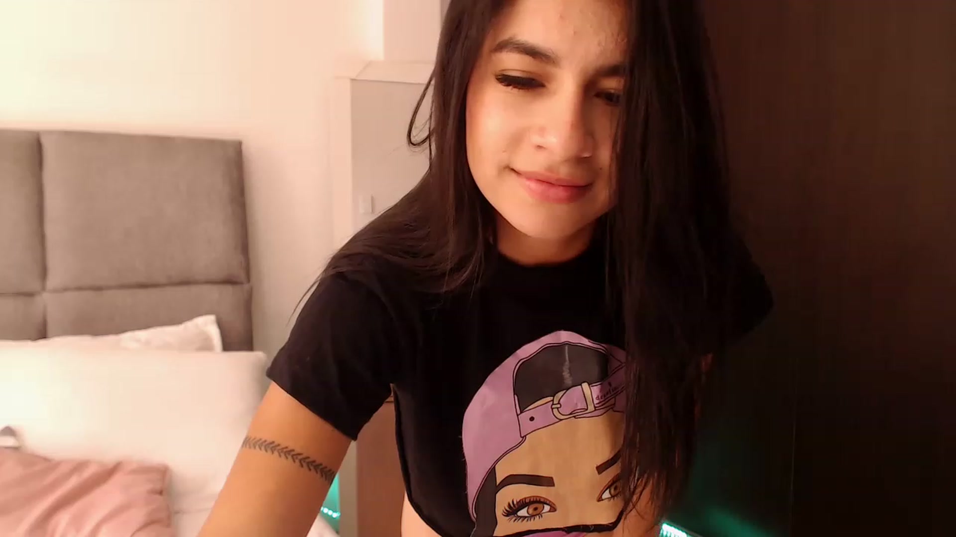 Gallery image thumbnail from Cutie_Marie's myfreecams stream on, 11/23/2022, 20:07 image 14 of 20