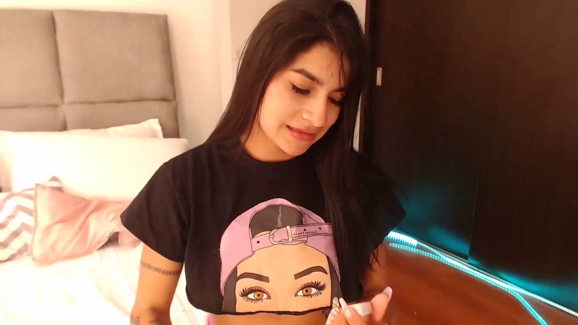 Gallery image thumbnail from Cutie_Marie's myfreecams stream on, 11/23/2022, 20:46 image 10 of 20
