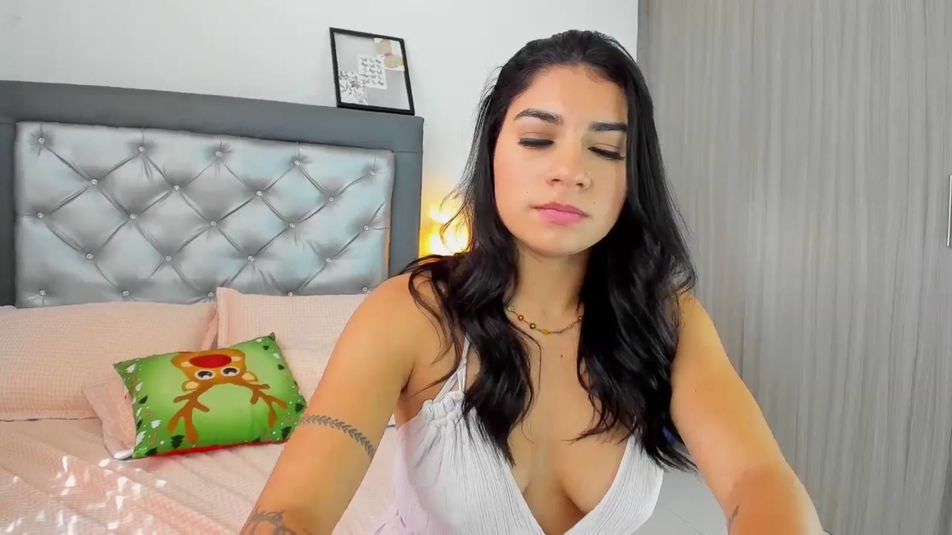 Gallery image thumbnail from Cutie_Marie's myfreecams stream on, 12/02/2023, 17:25 image 7 of 20