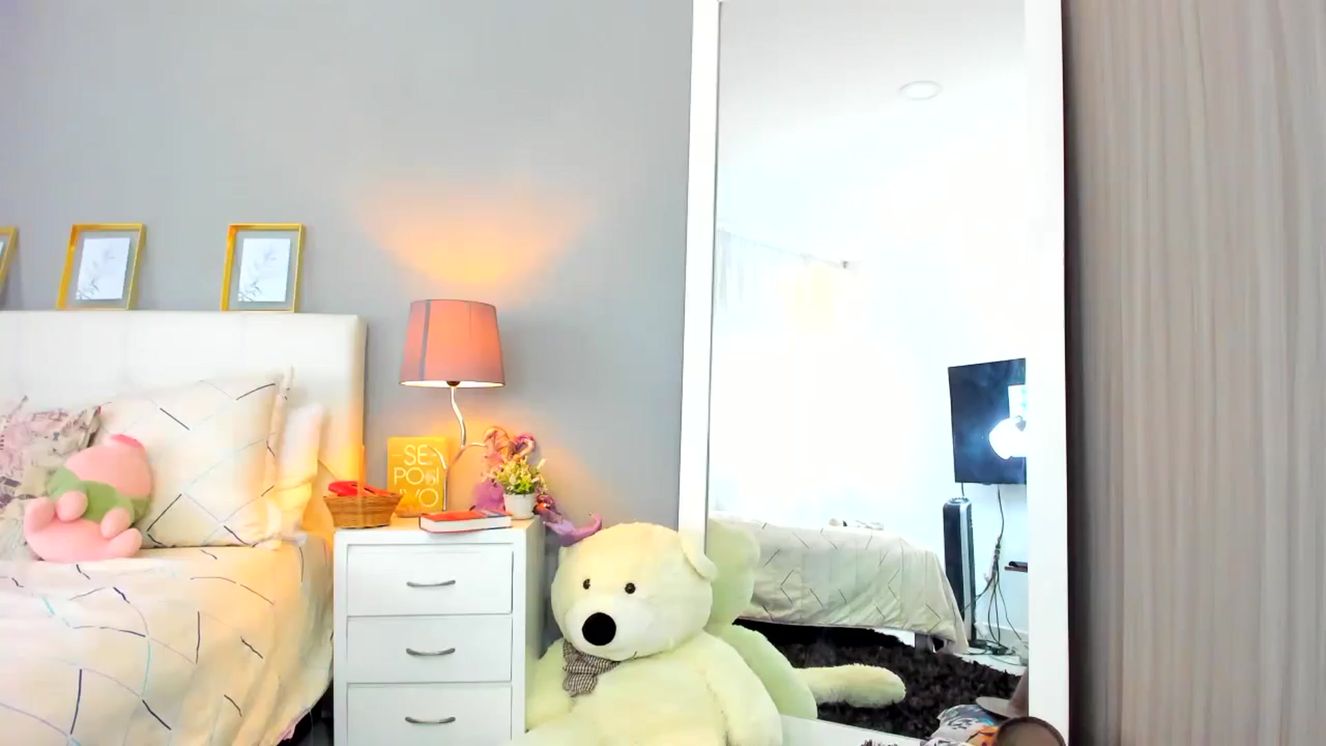 Gallery image thumbnail from Cutie_Marie's myfreecams stream on, 01/27/2026, 20:56 image 9 of 20
