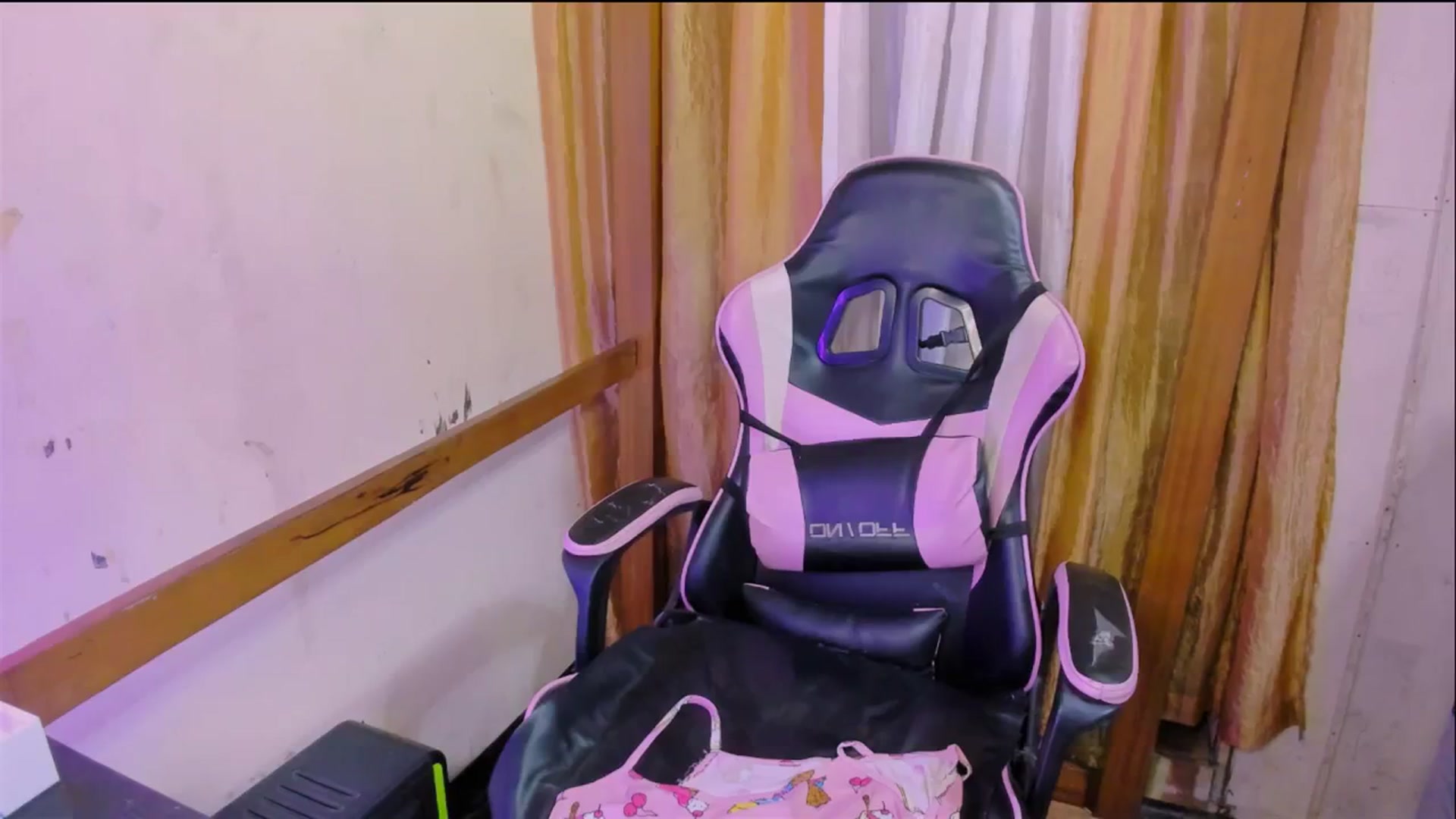 Gallery image thumbnail from CutieeAnn's myfreecams stream on, 03/13/2024, 11:57 image 3 of 20